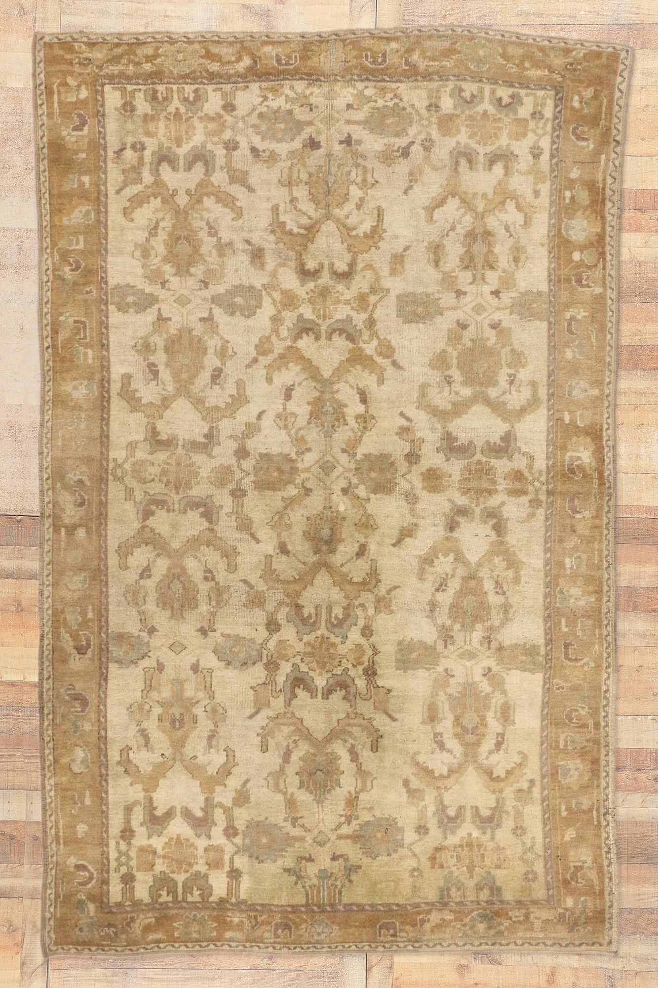 Tappeto Oushak turco degli anni '40 con stile moderno in vendita 1