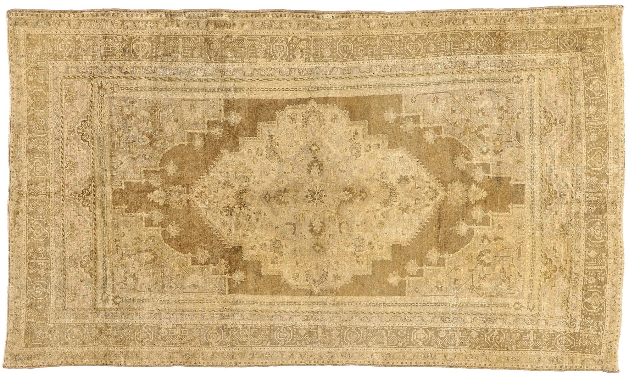 1960's Turkish Oushak Rug with Traditional Style For Sale 5