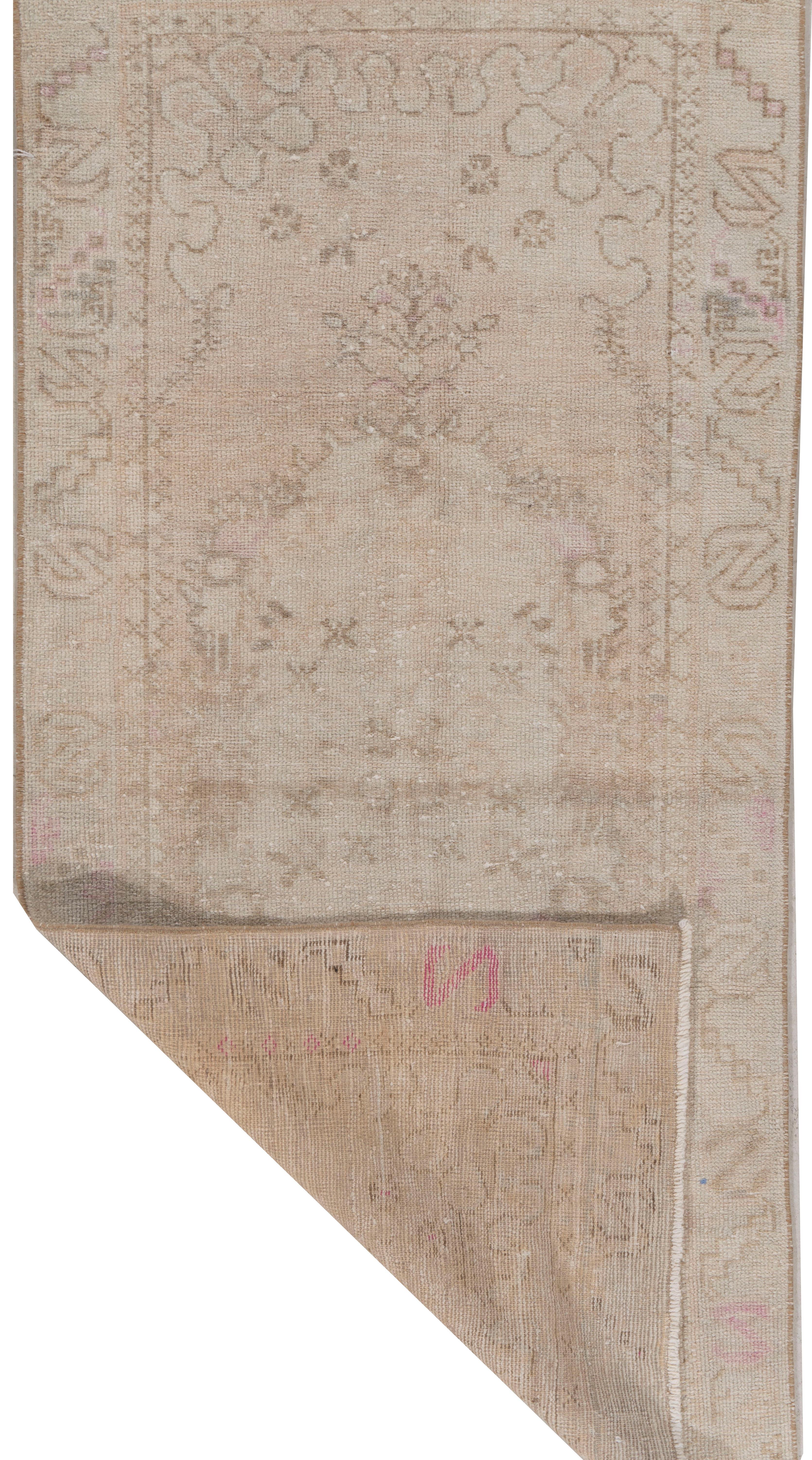 Türkischer Oushak-Teppich im Vintage-Stil, 2'8 x 5'7 (Handgewebt) im Angebot