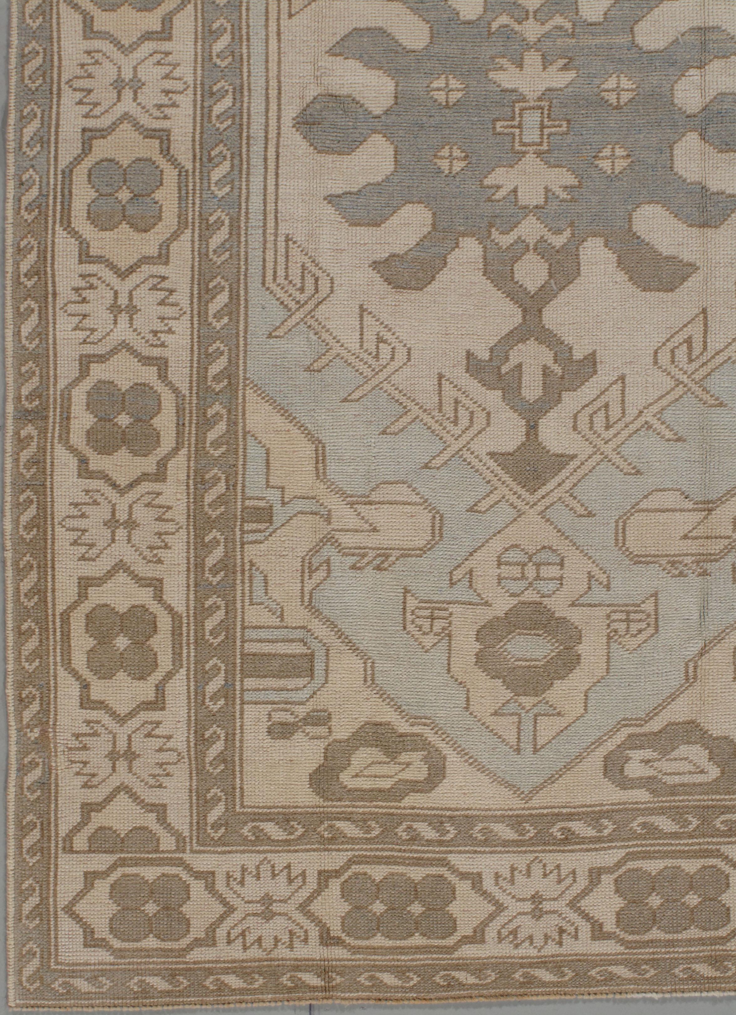 Vintage Subdued Ivory Blue Turkish Wool Hand Knotted Oushak Rug For Sale 2