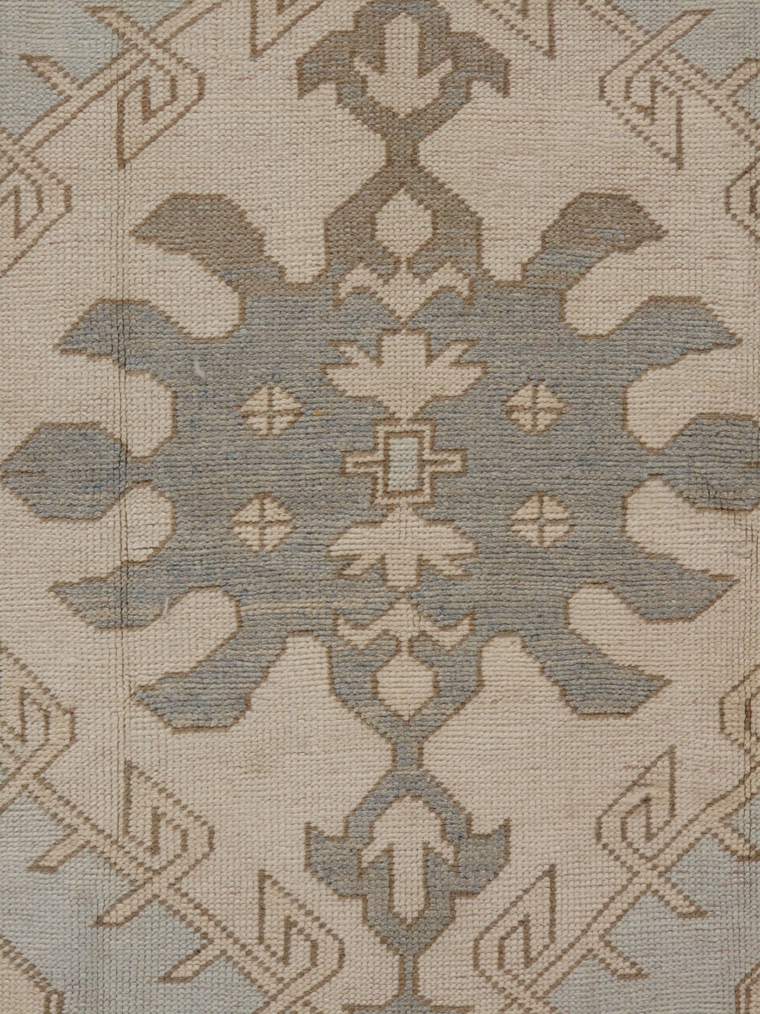 Vintage Subdued Ivory Blue Turkish Wool Hand Knotted Oushak Rug For Sale 4