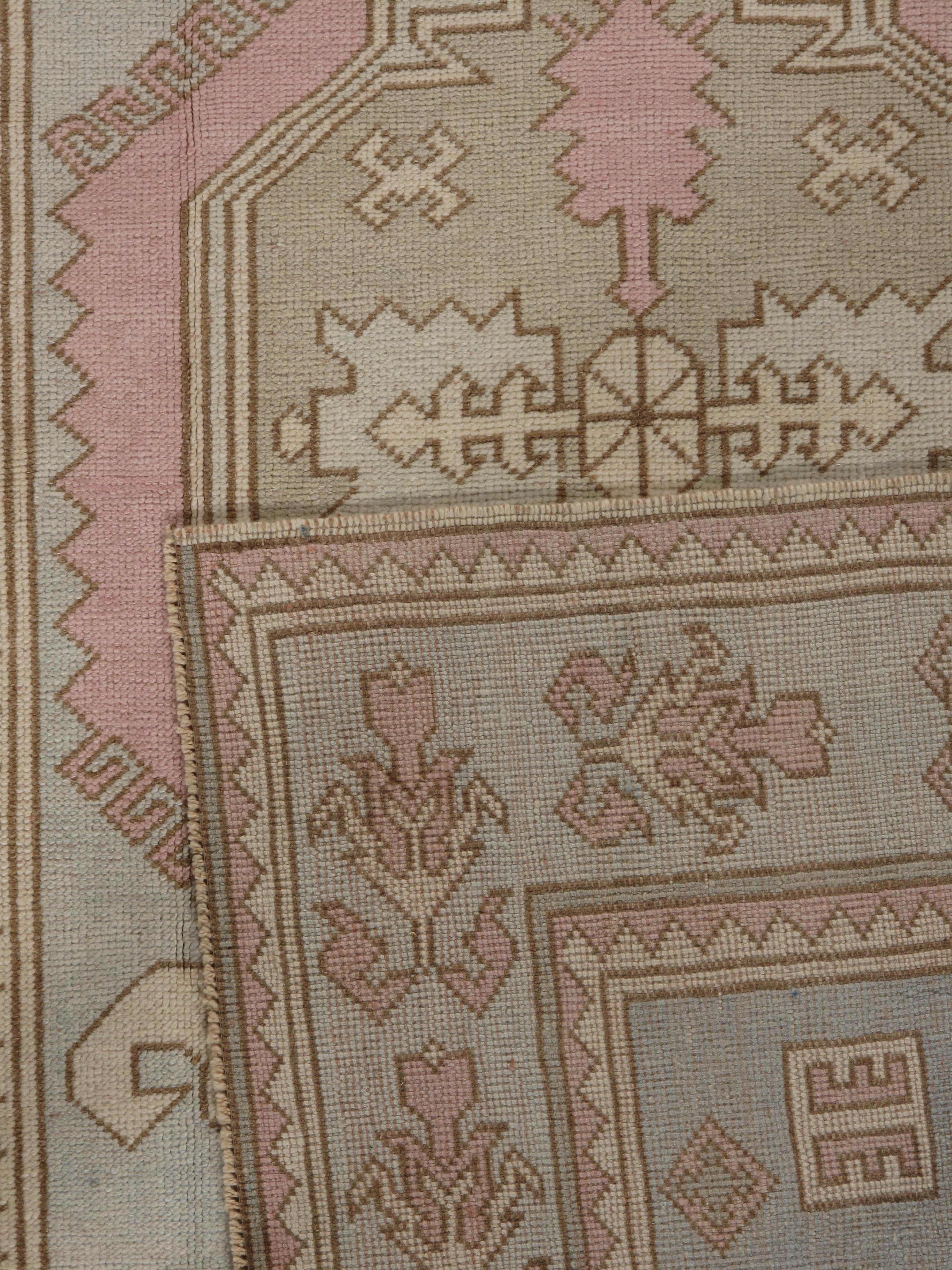 XX secolo CIRCA 1940 Tappeto Turco Blu Oushak Annodato a Mano in vendita
