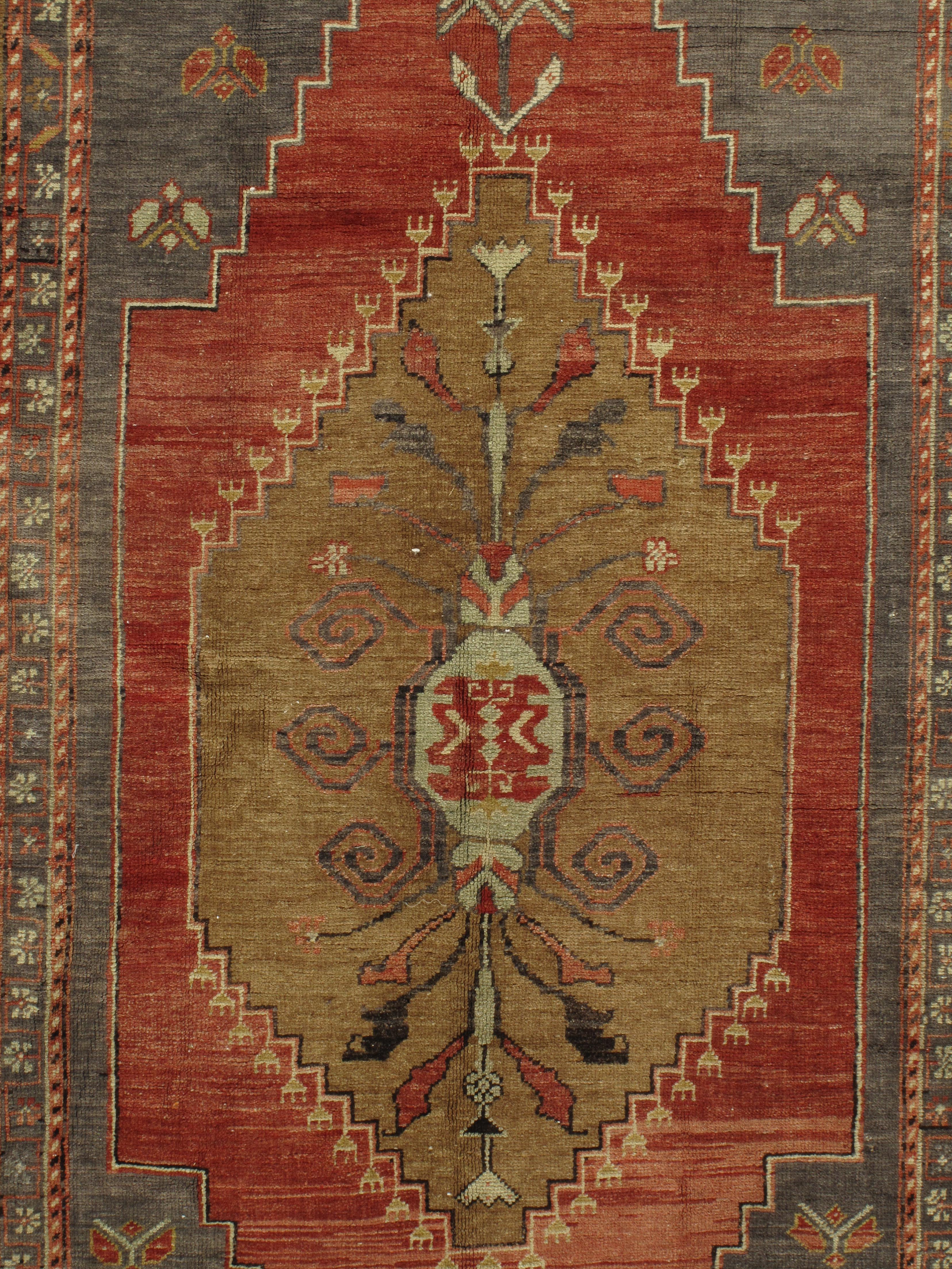 XX secolo Tappeto turco vintage Oushak  4'7 x 8'7 in vendita