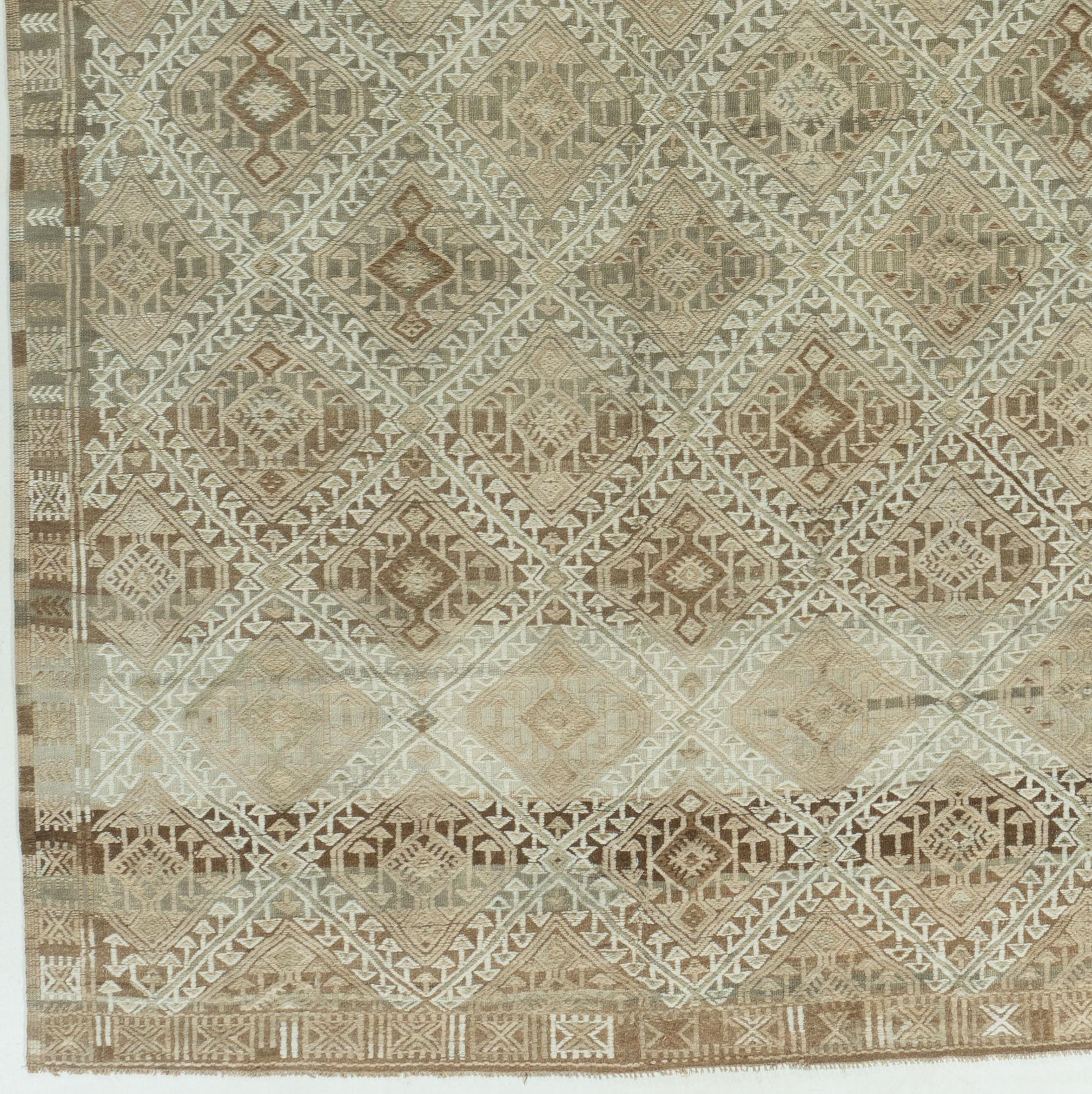 Vintage Turkish Oushak Rug 5'6 X 7'2. Even today, Oushak rugs are still the first choice of professional interior designers. Sometimes this is because when grading Oushak carpets, carpet connoisseurs will not only look at the overall quality of
