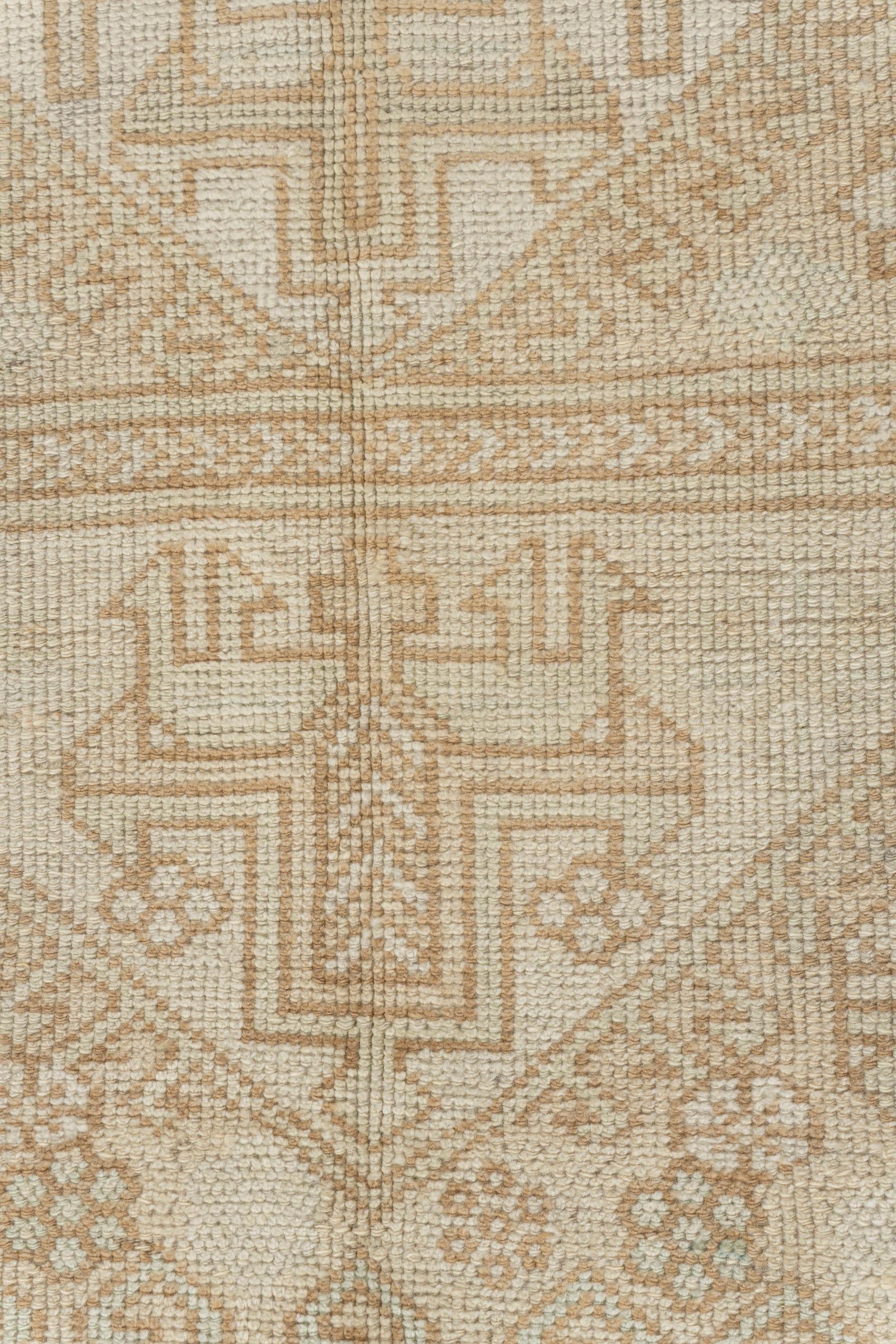 Vintage Circa 1940 Turkish Ivory Beige Oushak Wool Hand Knotted Rug 5'9 X 7'5 For Sale 3