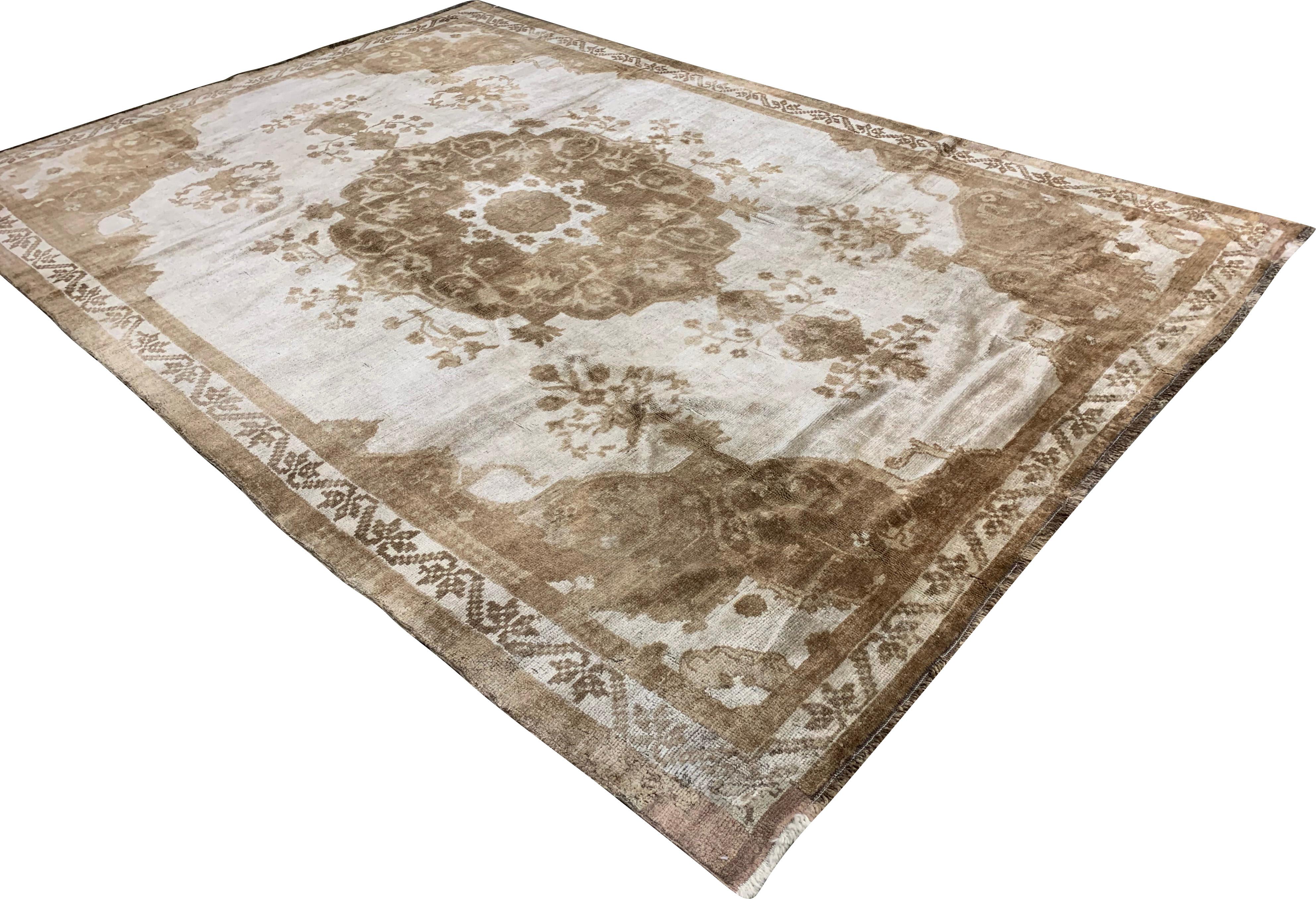 Türkischer Oushak-Teppich im Vintage-Stil, 6'1 x 10'5 (20. Jahrhundert) im Angebot