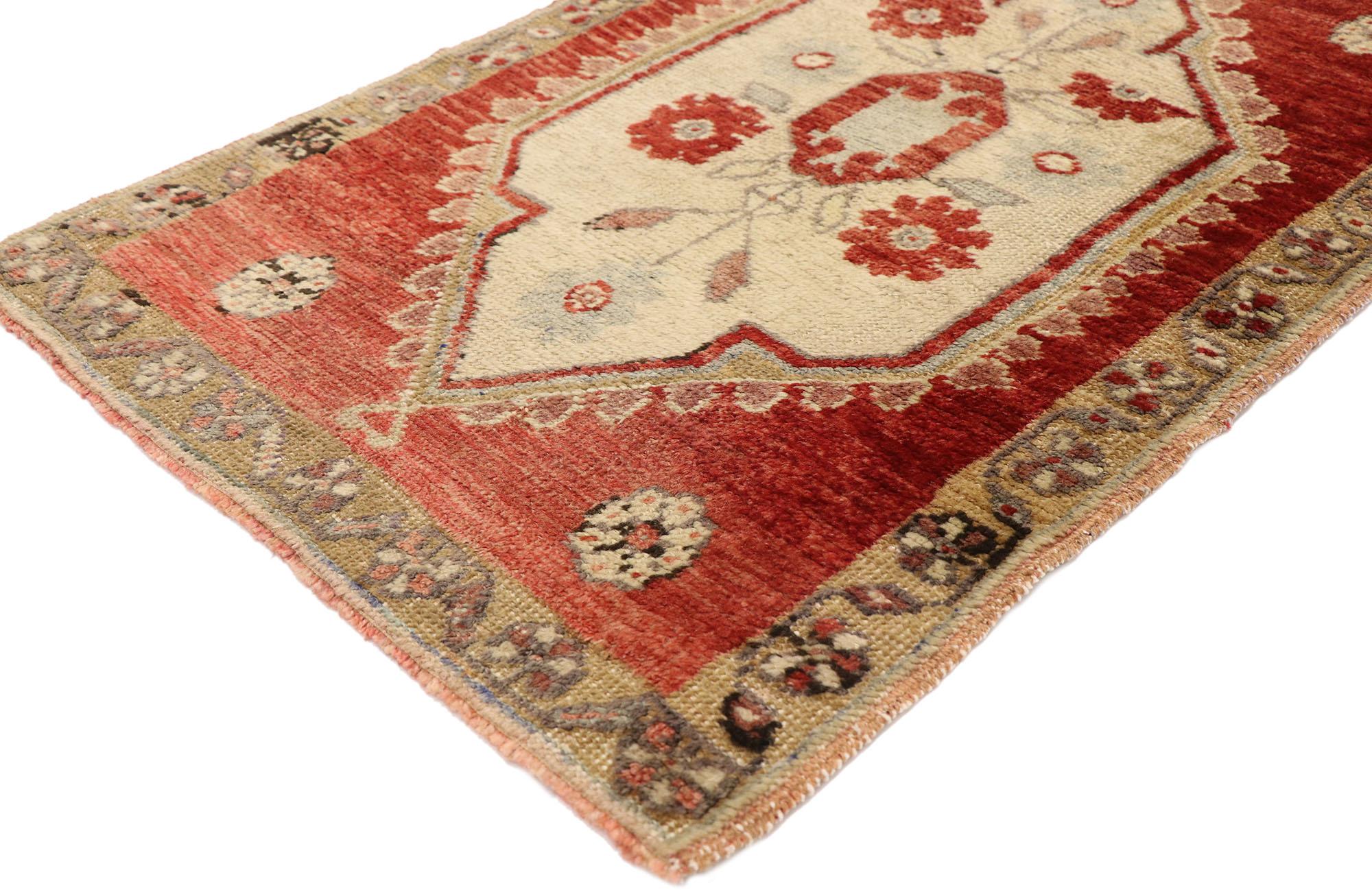 51773 vintage Turkish Oushak Accent rug. This vintage Turkish Oushak rug features a modern traditional style. Immersed in Anatolian history and refined colors, this vintage Oushak rug combines simplicity with sophistication. Impeccably made from