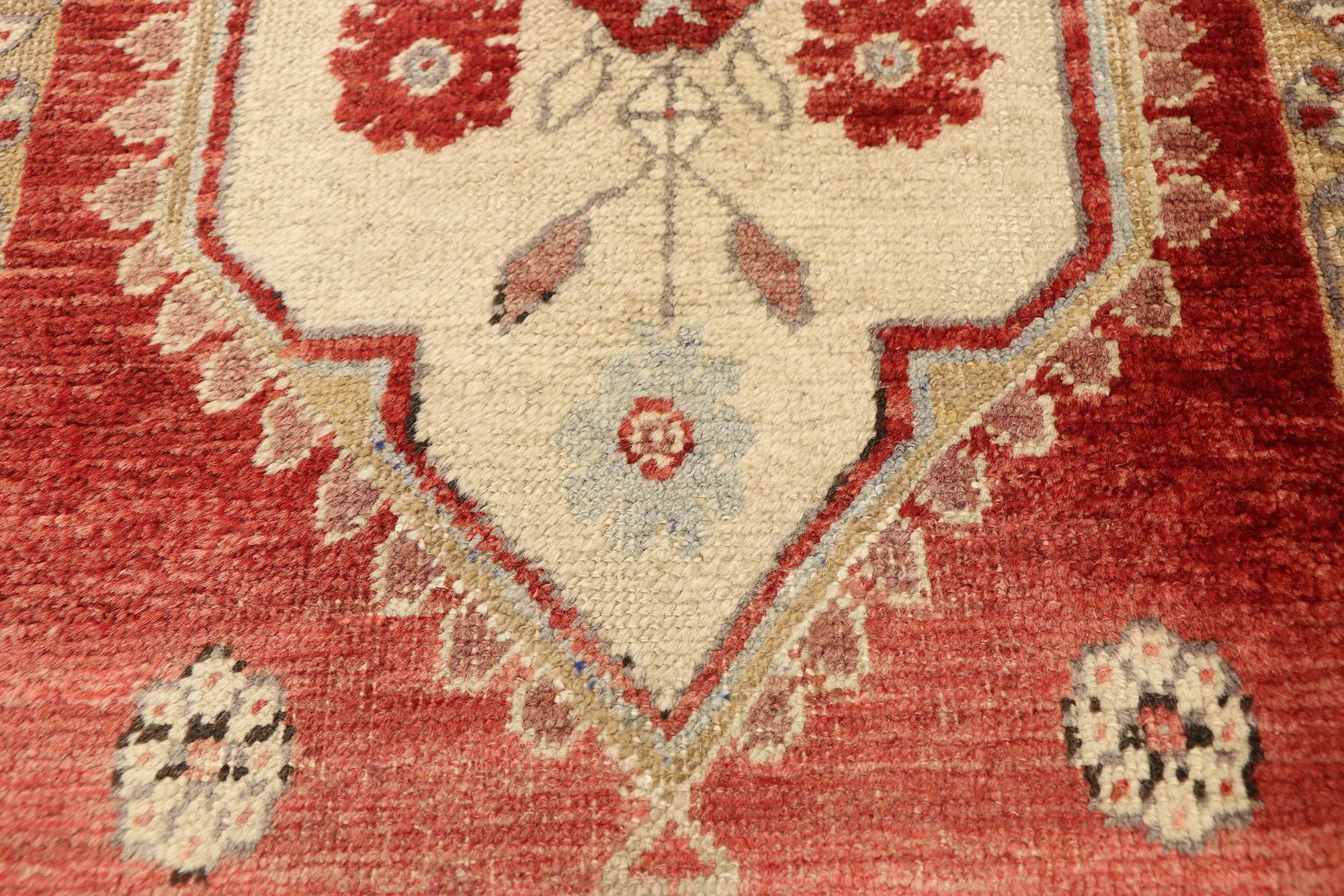 Vintage Turkish Oushak Rug Accent Rug In Good Condition For Sale In Dallas, TX