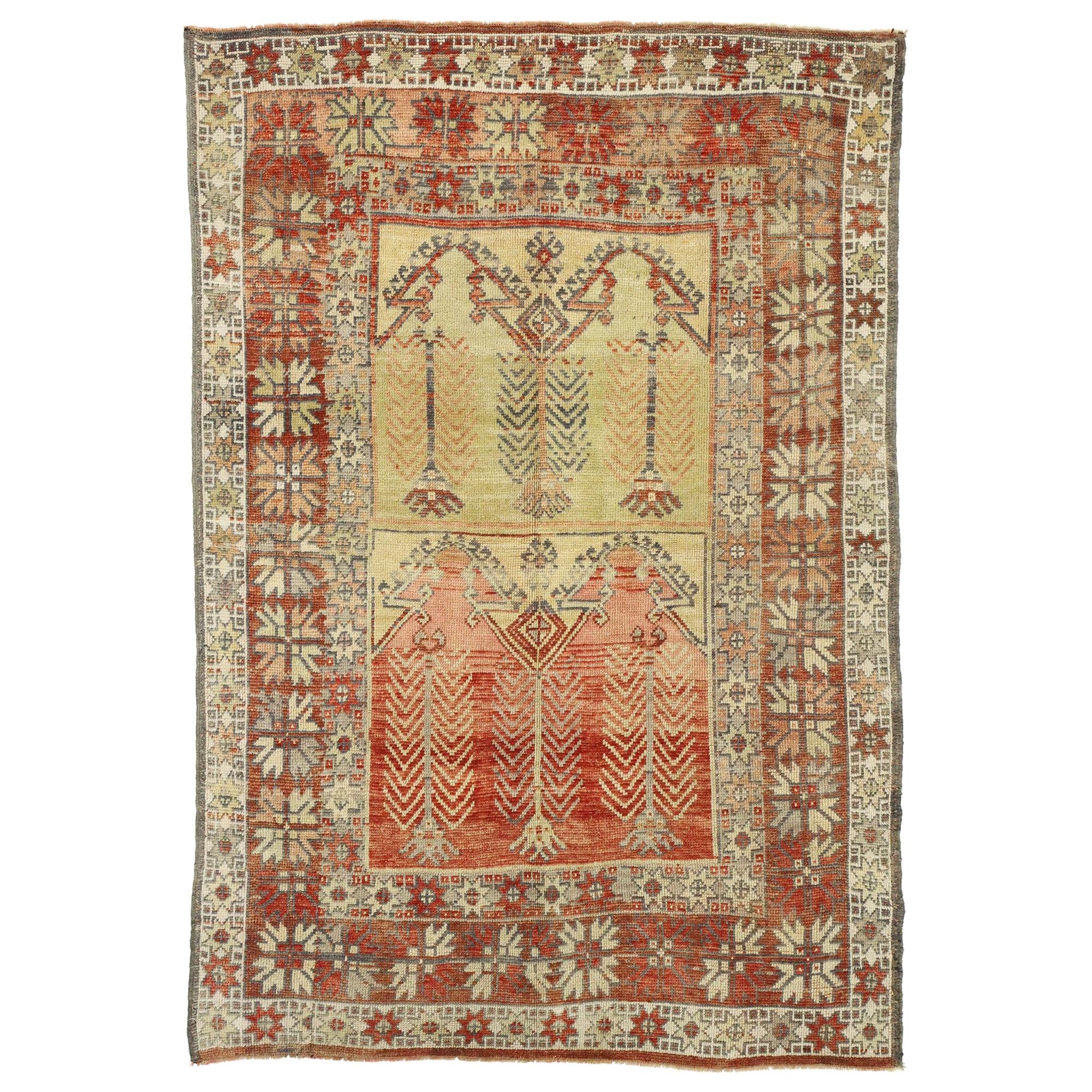 Vieux tapis turc Oushak:: tapis de prière anatolien:: style cabane rustique moderne