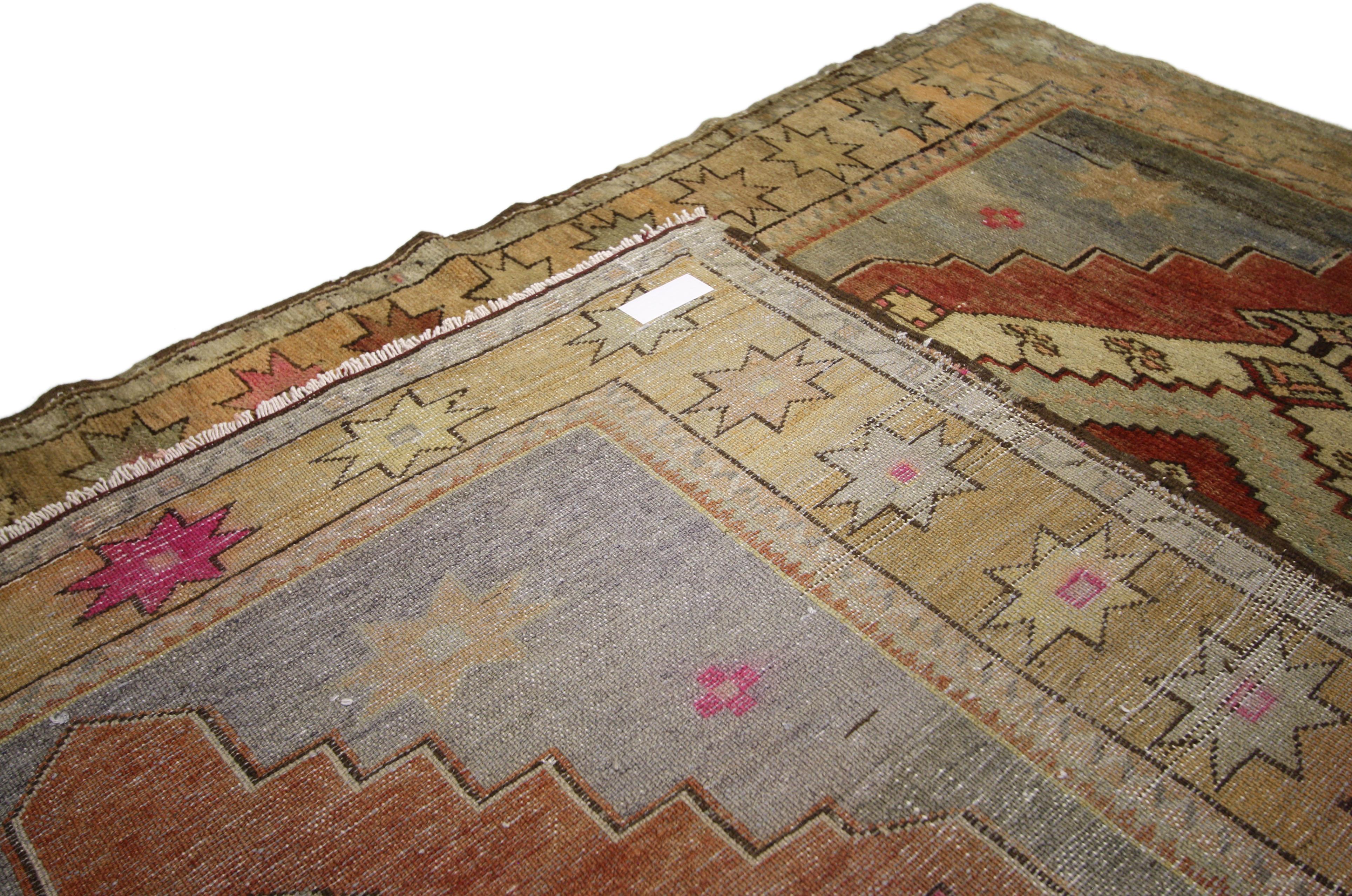 Vintage Turkish Oushak Rug Area Rug with Romantic Bohemian Style In Good Condition In Dallas, TX