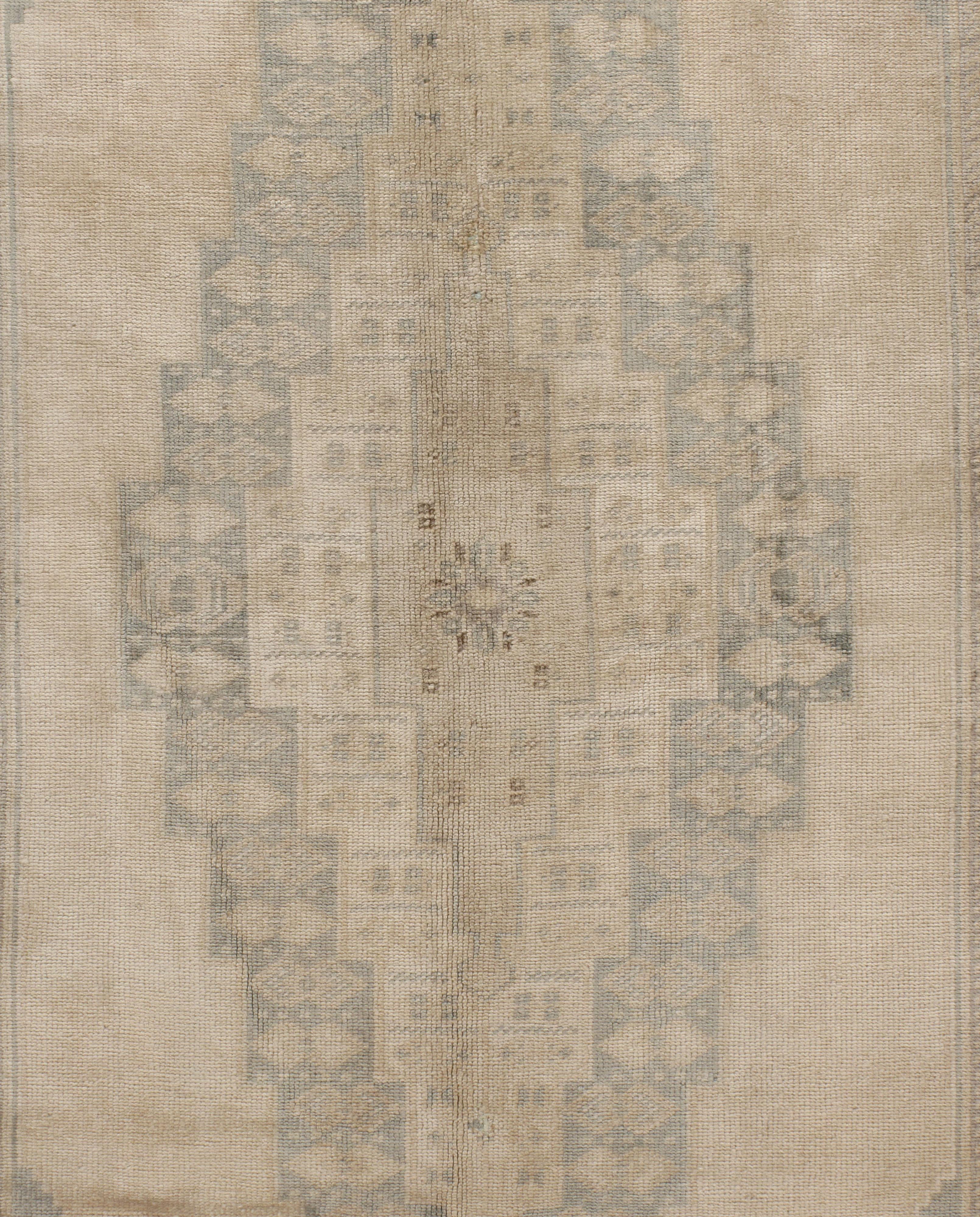 Vintage Turkish Oushak Rug, circa 1940 In Good Condition In New York, NY