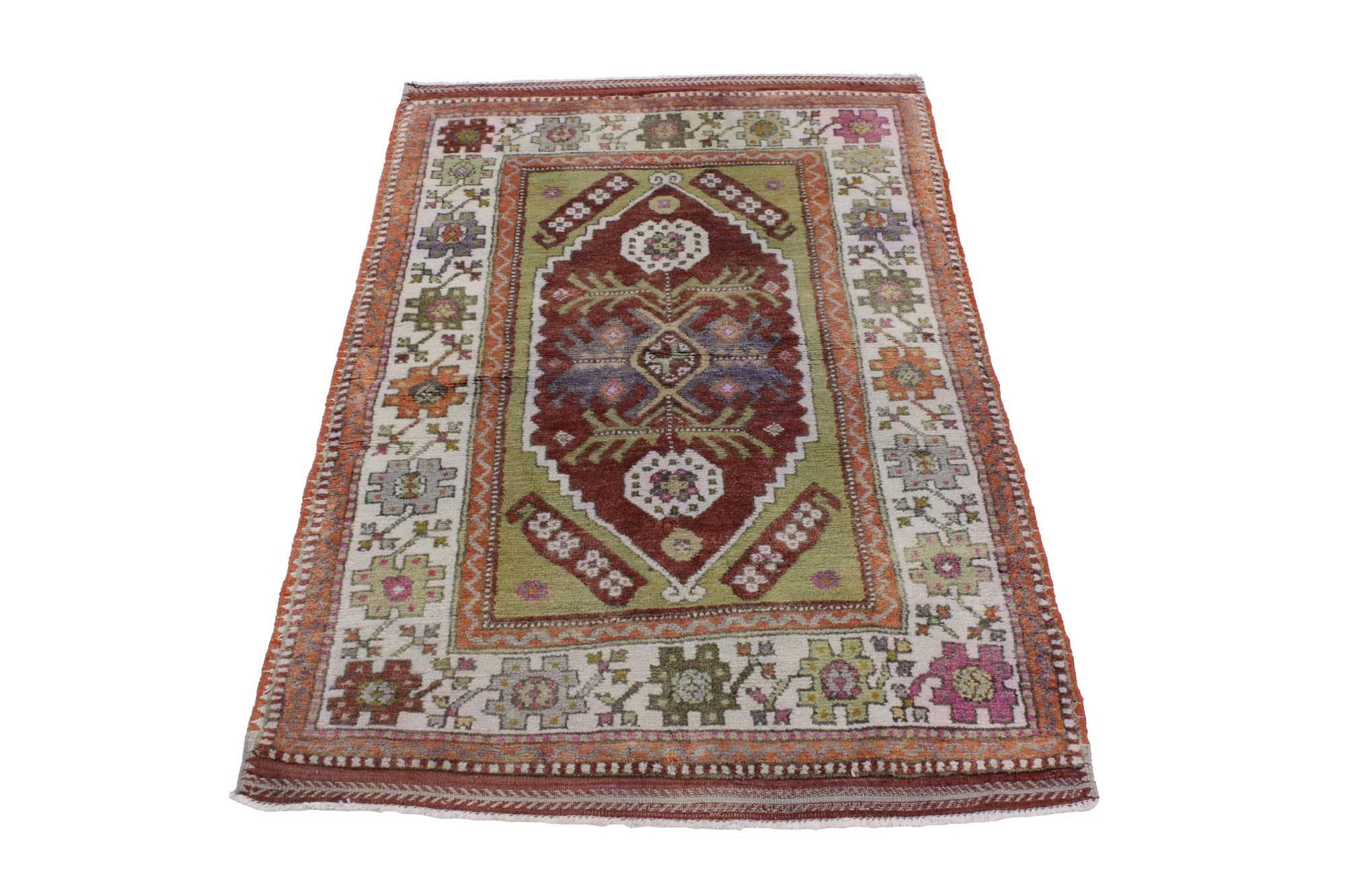 51755, vintage Turkish Oushak rug, colorful rug for kitchen, bath, foyer or entryway. This hand-knotted wool vintage Turkish Oushak rug features a modern traditional style. Immersed in Anatolian history and refined colors, this vintage Oushak rug