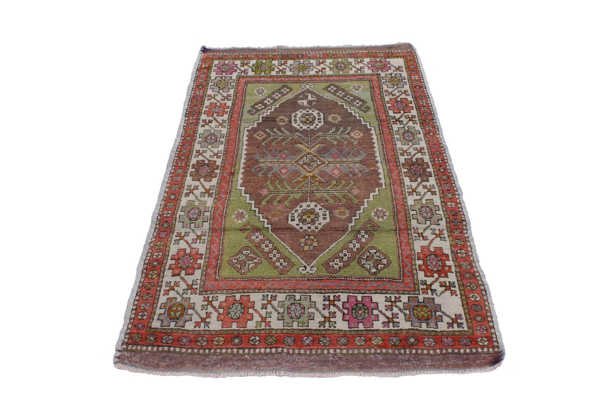 51758, vintage Turkish Oushak rug, colorful rug for kitchen, bath, foyer or entryway. This hand-knotted wool vintage Turkish Oushak rug features a modern traditional style. Immersed in Anatolian history and refined colors, this vintage Oushak rug