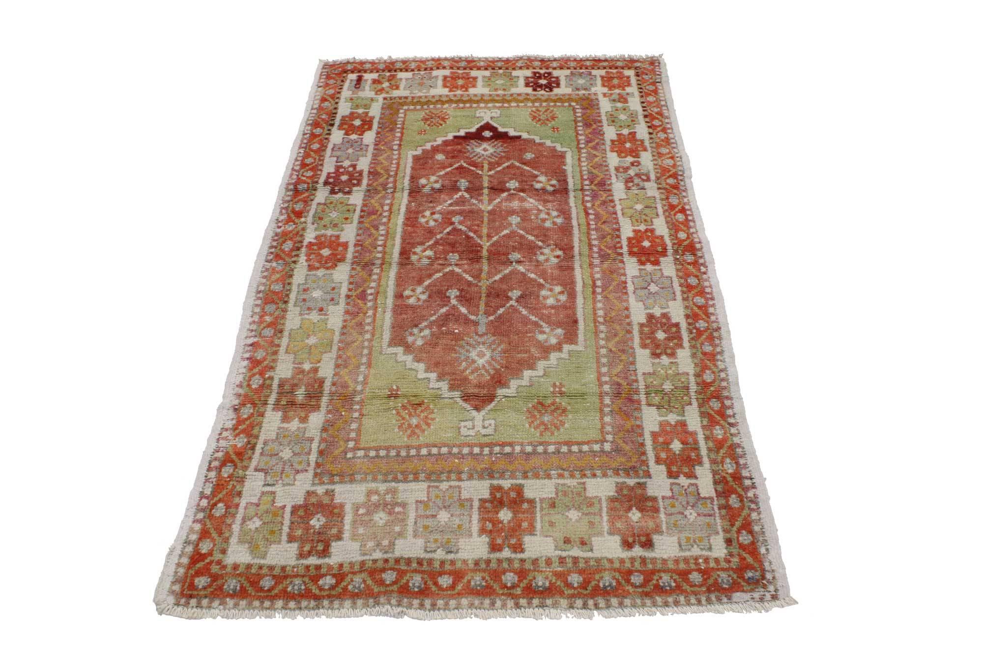 51775, vintage Turkish Oushak rug, colorful rug for kitchen, bath, foyer or entryway. This hand-knotted wool vintage Turkish Oushak rug features a modern traditional style. Immersed in Anatolian history and refined colors, this vintage Oushak rug