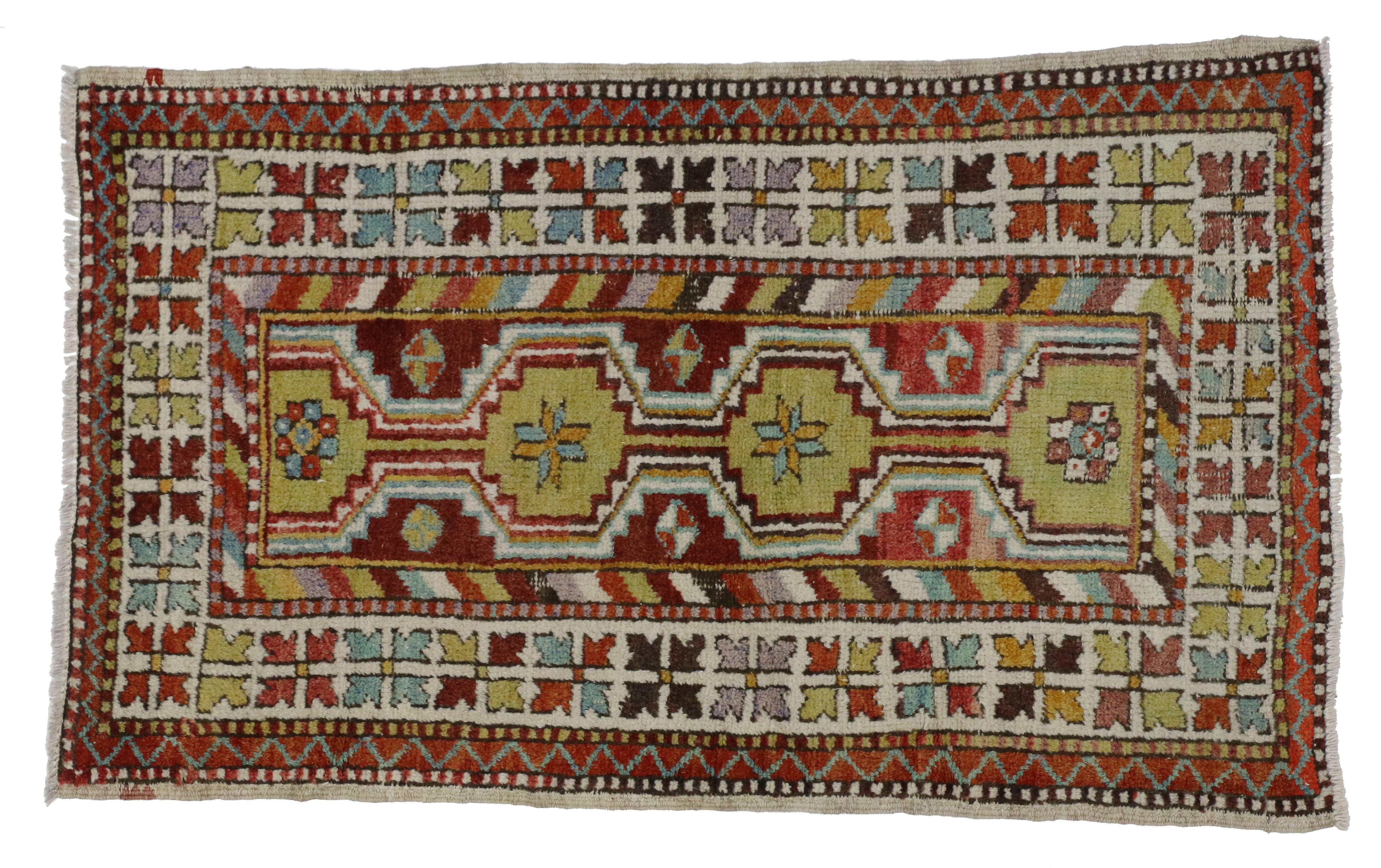 Vintage Turkish Oushak Rug, Colorful Rug for Kitchen, Bath, Foyer or Entryway In Good Condition For Sale In Dallas, TX
