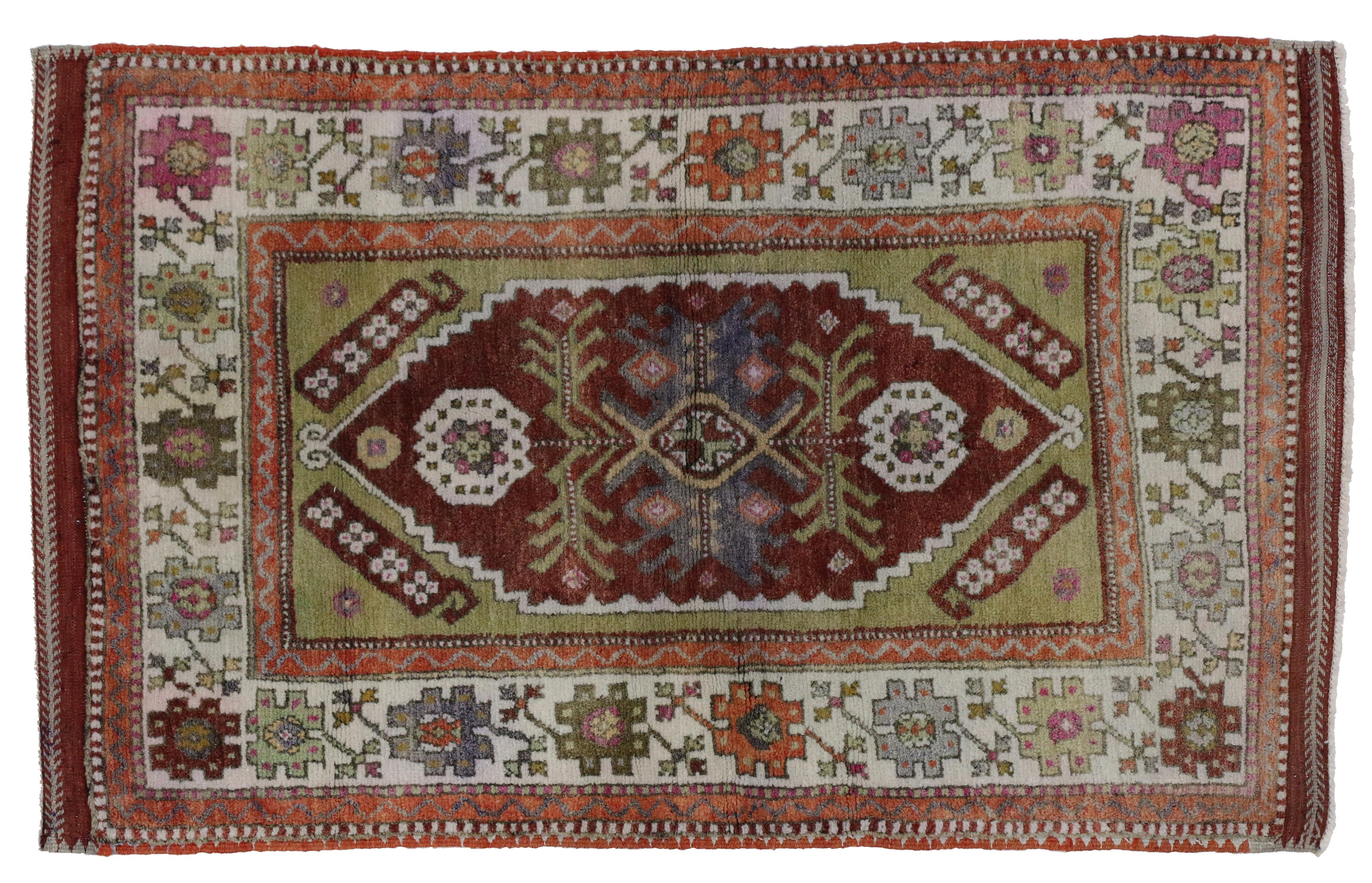 Vintage Turkish Oushak Rug, Colorful Rug for Kitchen, Bath, Foyer or Entryway In Good Condition For Sale In Dallas, TX