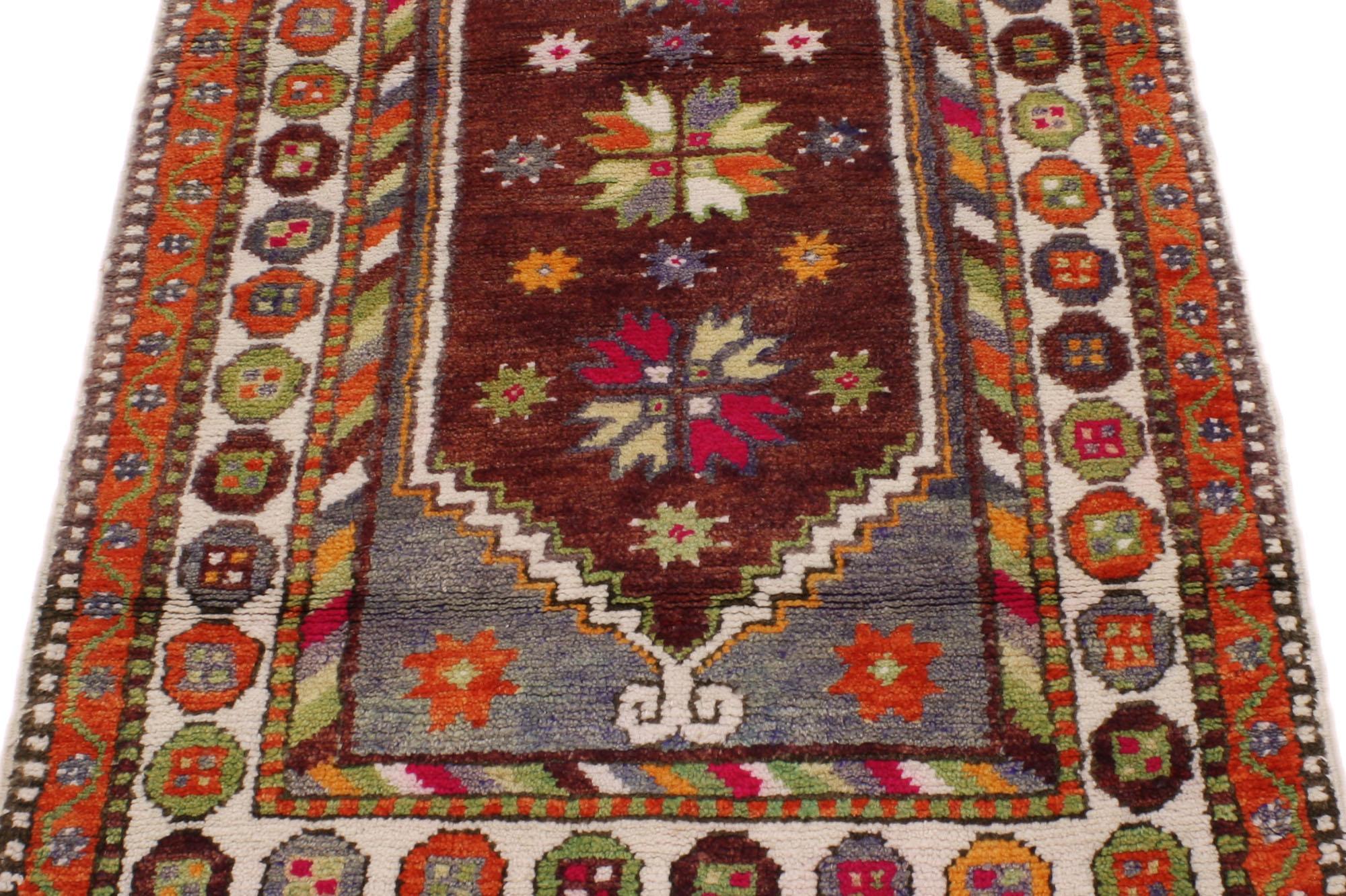 Türkischer Oushak-Teppich im Vintage-Look, bunt kuratiert trifft auf skurrilen Boho im Zustand „Gut“ im Angebot in Dallas, TX