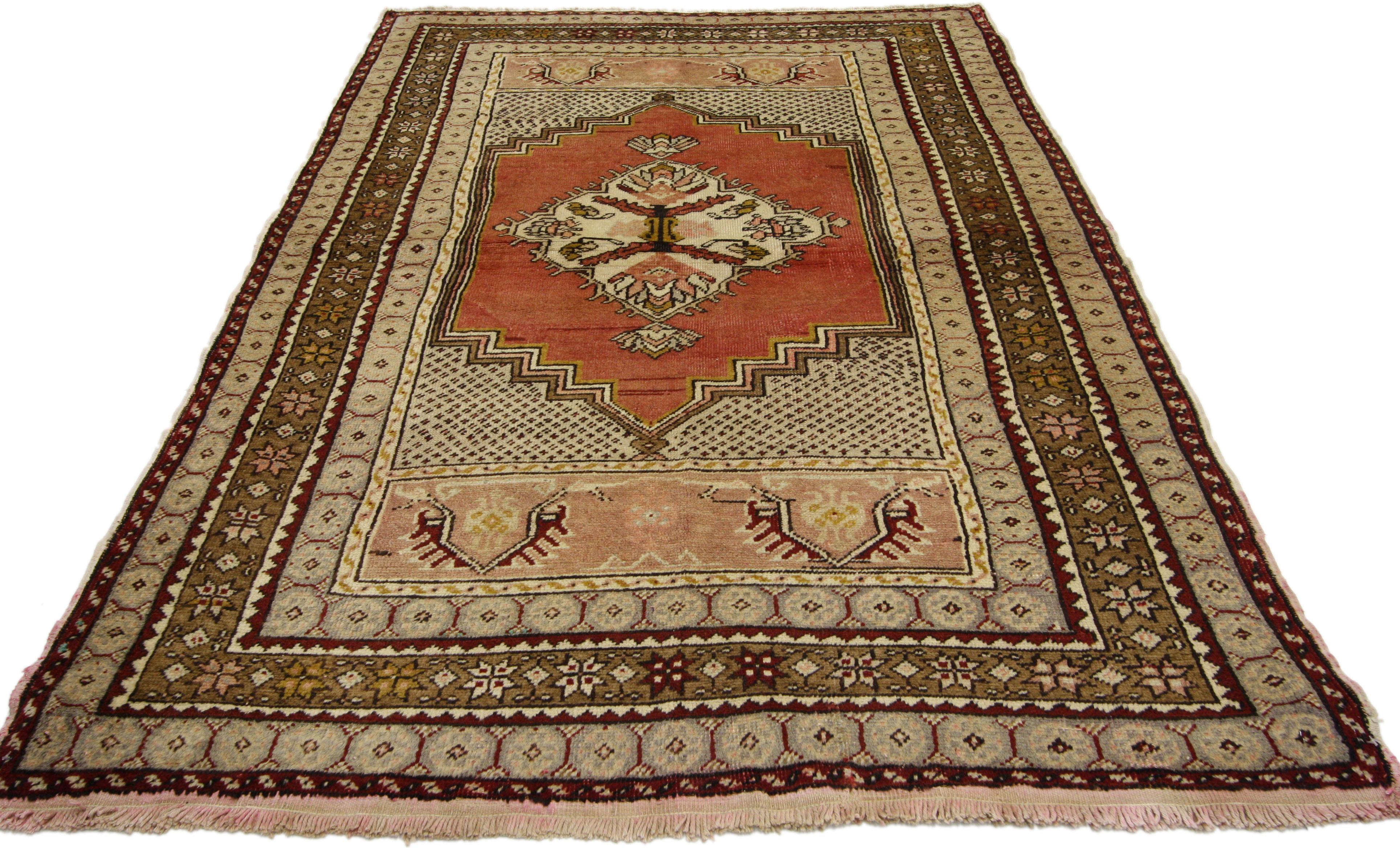 73847, vintage Turkish Oushak rug, entry or foyer rug 03'10 x 05'08. This vintage. Turkish Oushak rug features a modern traditional style. Immersed in Anatolian history and refined colors, this vintage Turkish Oushak rug combines simplicity with