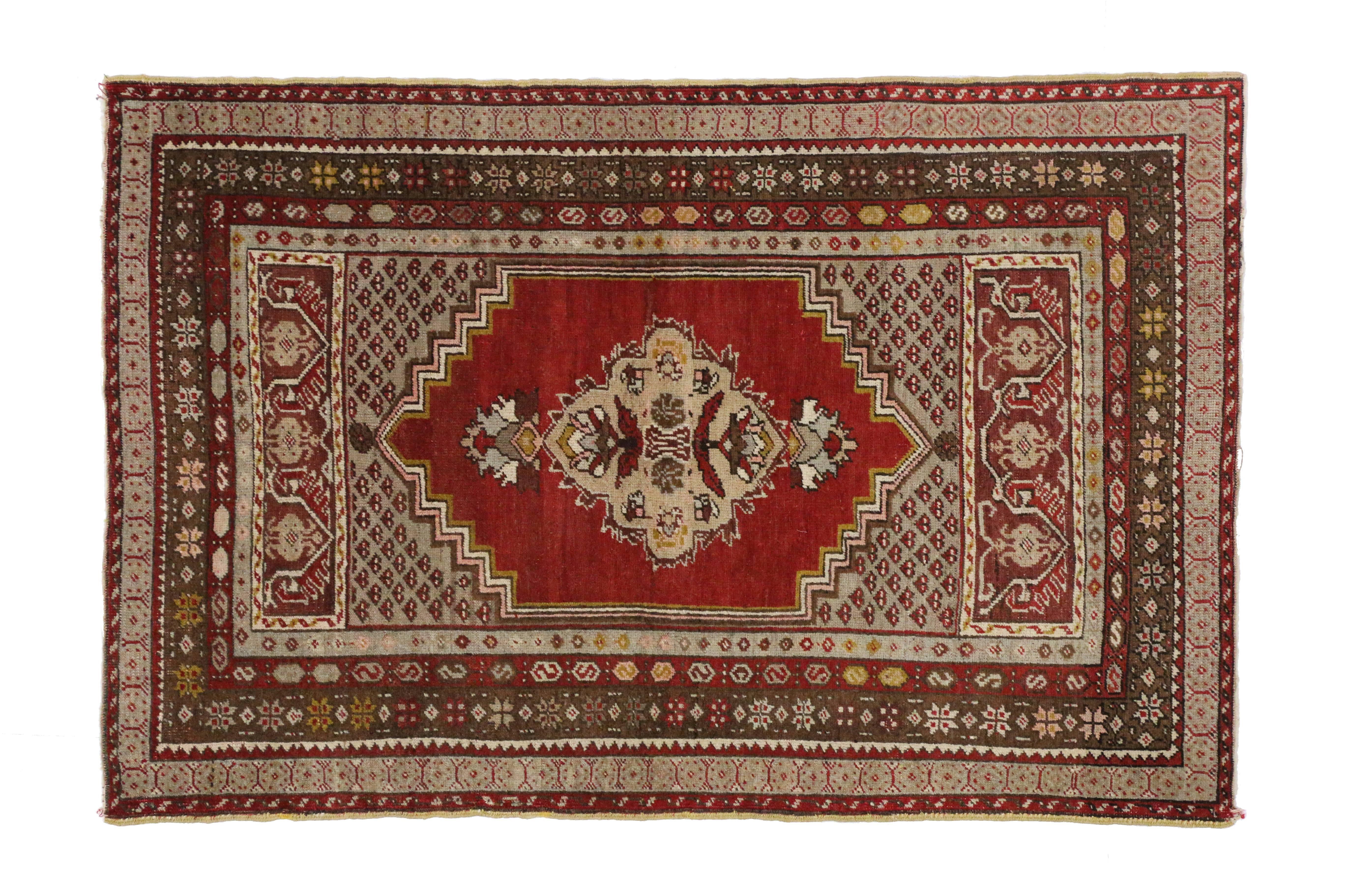 73851, vintage Turkish oushak rug, entry or foyer rug. This vintage Turkish Oushak rug features a modern traditional style. Immersed in Anatolian history and refined colors, this vintage Turkish Oushak rug combines simplicity with sophistication.