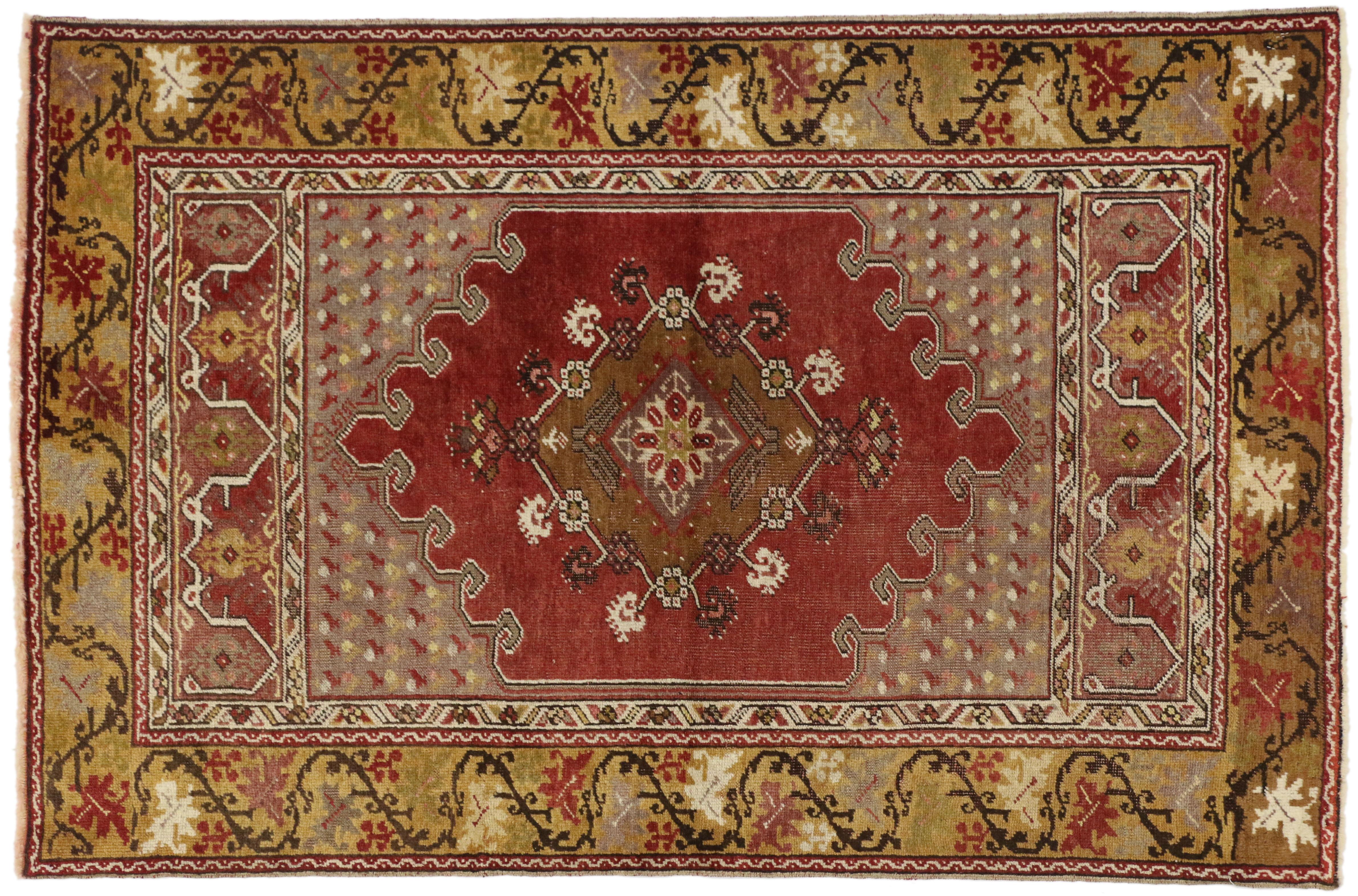 73859 Vieux tapis turc Oushak, tapis d'entrée ou de foyer 03'04 X 05'03. Ce tapis turc Oushak vintage présente un style moderne et traditionnel. Imprégné de l'histoire de l'Anatolie et de couleurs raffinées, ce tapis vintage turc Oushak allie