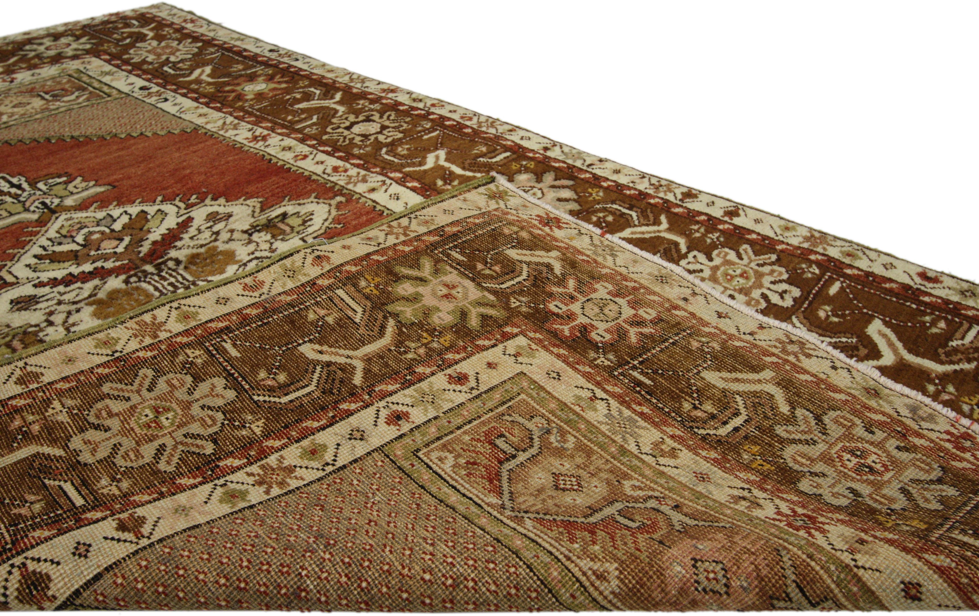 Vintage Turkish Oushak Rug, Entry or Foyer Rug In Good Condition For Sale In Dallas, TX