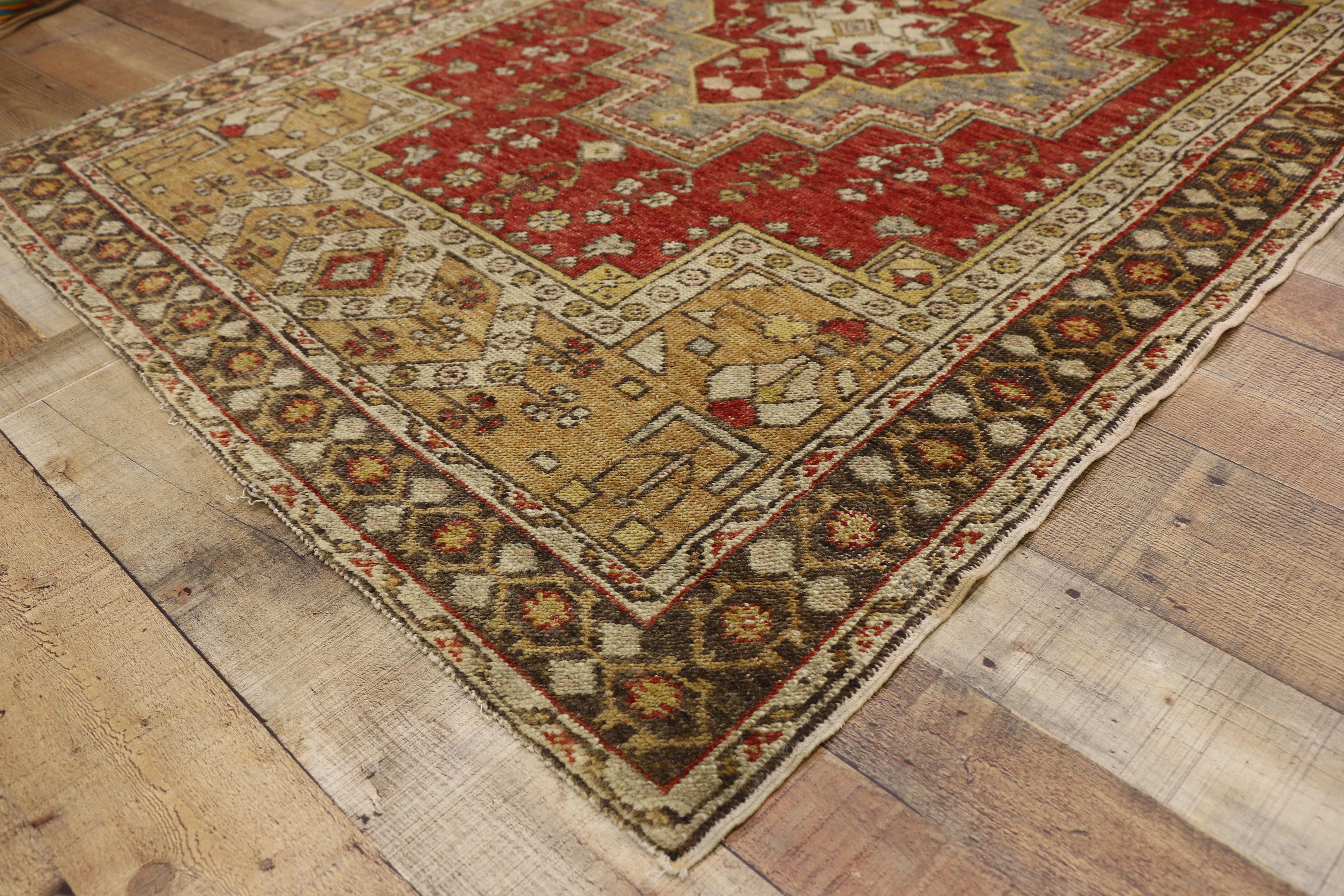 20ième siècle Tapis turc Oushak vintage pour l'entrée, la cuisine, le foyer ou la salle de bains en vente