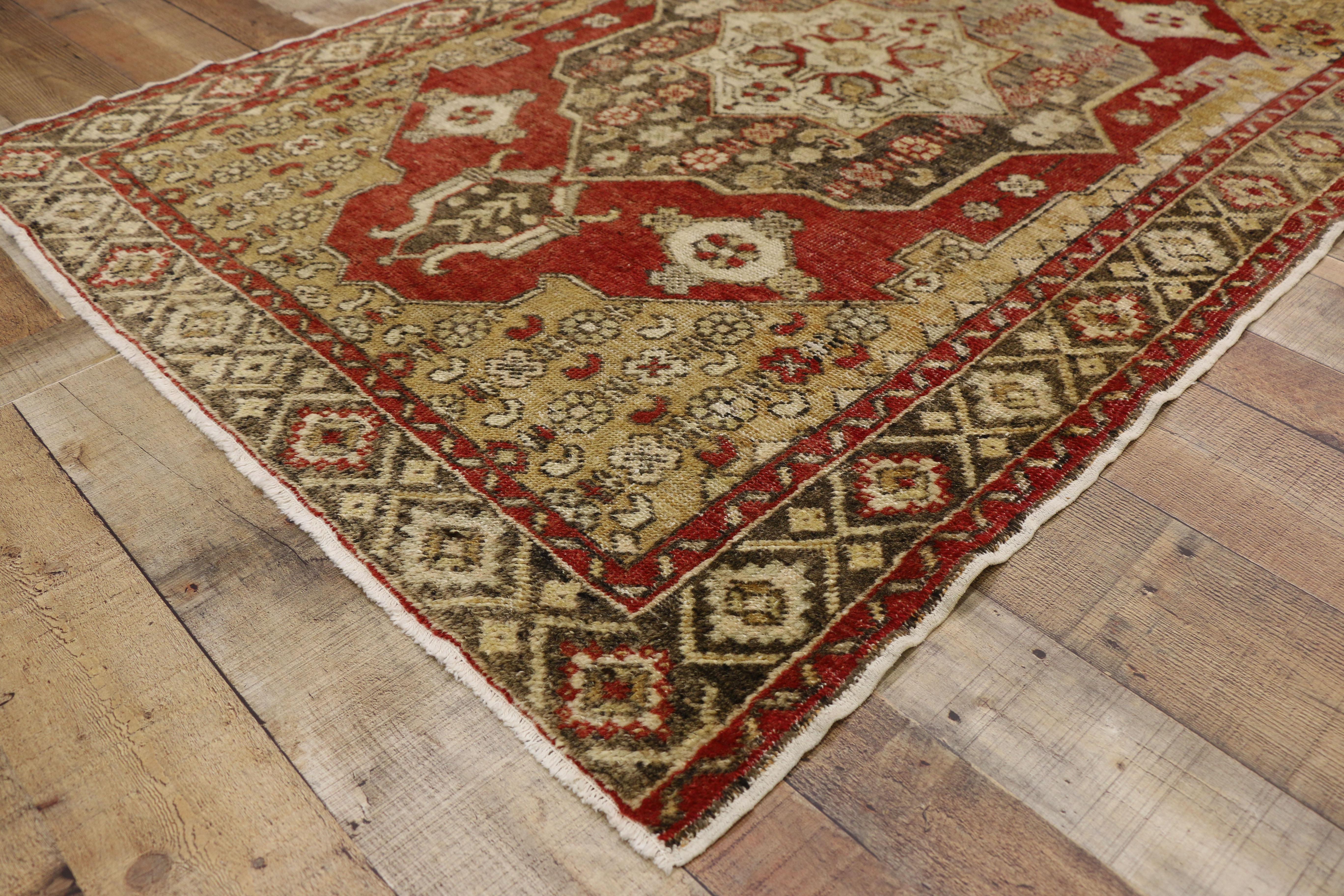 Alfombra turca vintage Oushak para la entrada, la cocina, el recibidor o el baño siglo XX en venta