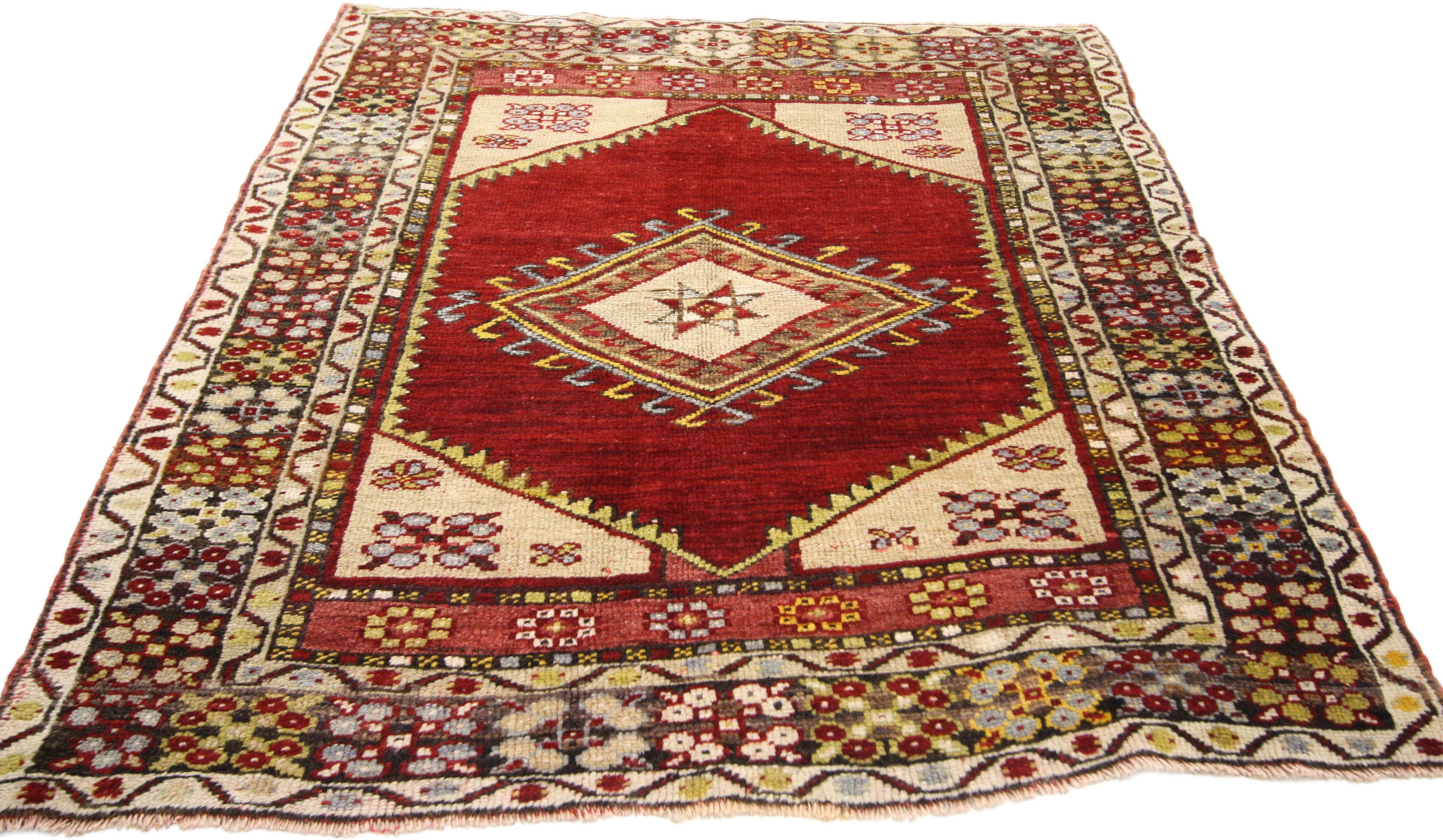 Small Vintage Turkish Oushak Rug In Good Condition For Sale In Dallas, TX