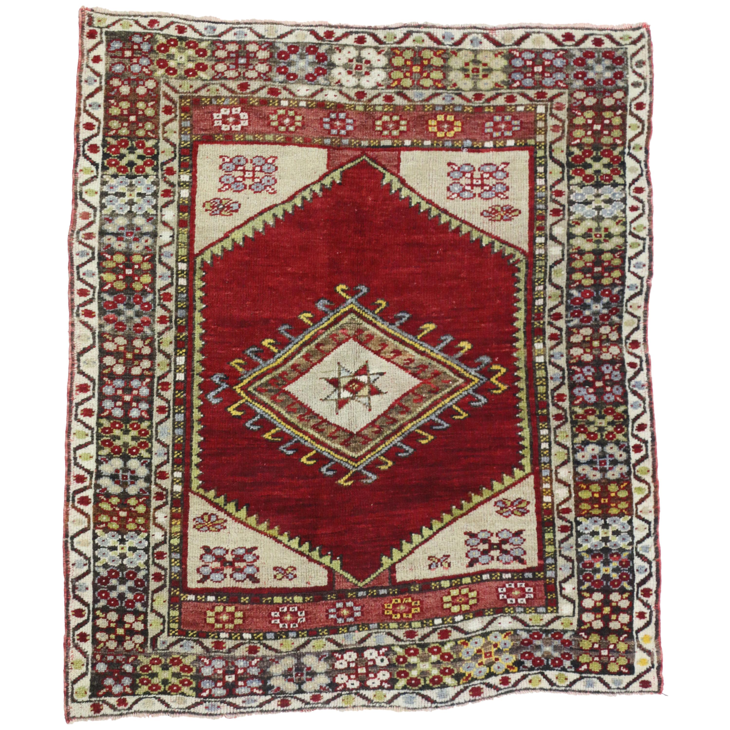 Kleiner türkischer Oushak-Teppich im Vintage-Stil