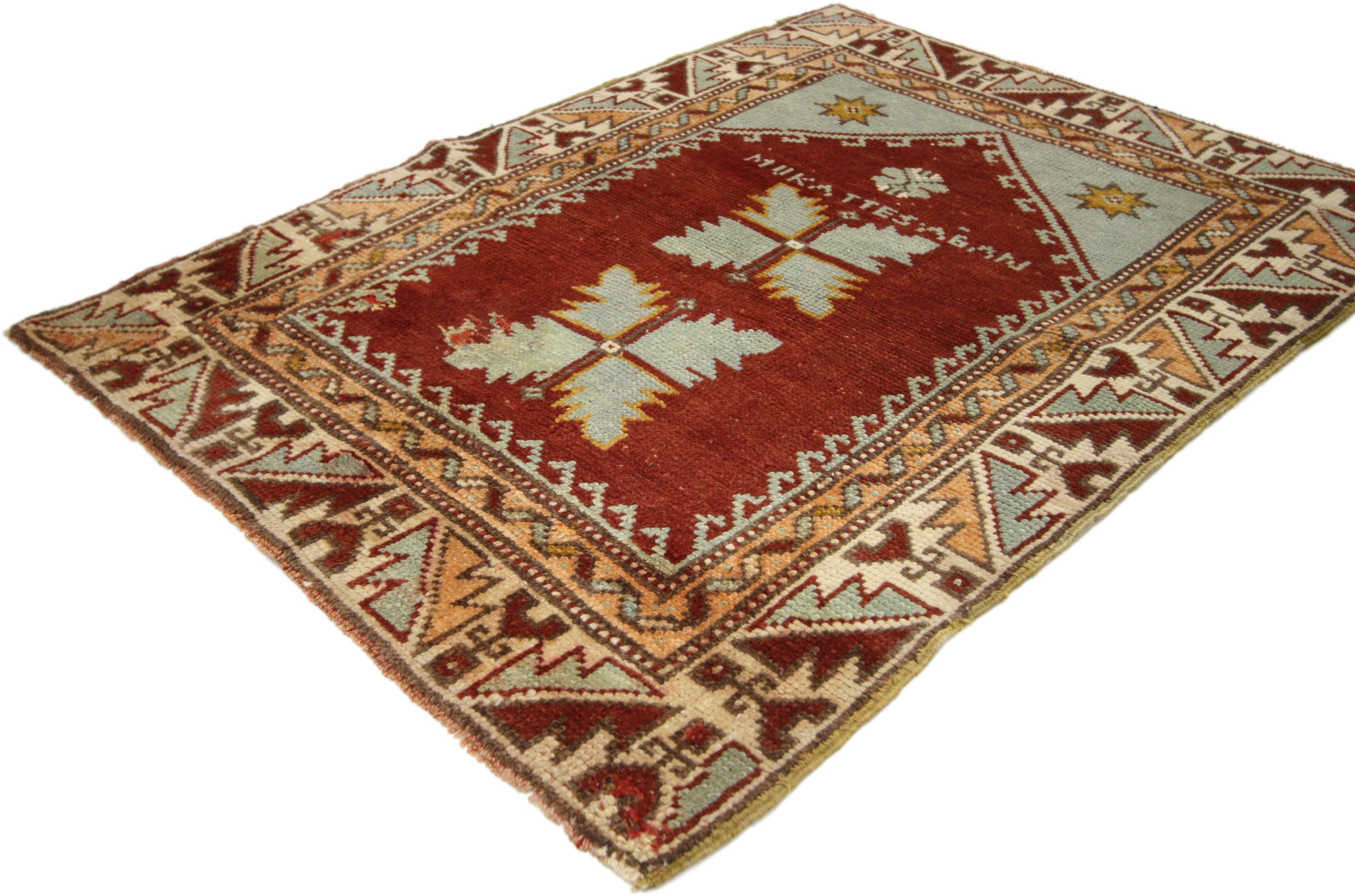 Vintage Turkish Oushak Rug for Kitchen, Bath, Foyer or Entryway, Prayer Rug In Good Condition For Sale In Dallas, TX