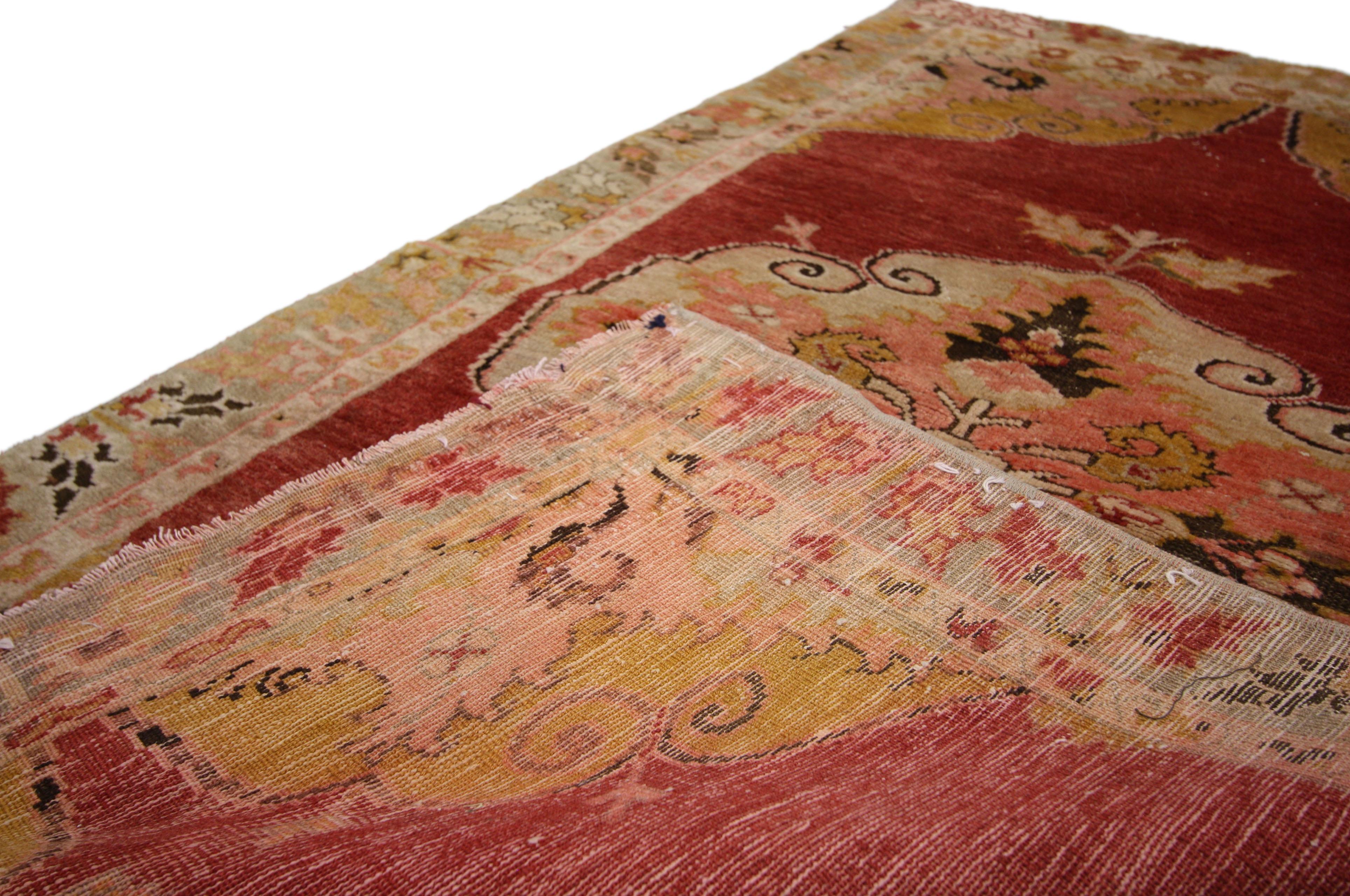 Tapis turc vintage d'Oushak pour la cuisine, la salle de bains, le foyer ou l'entrée en vente 3