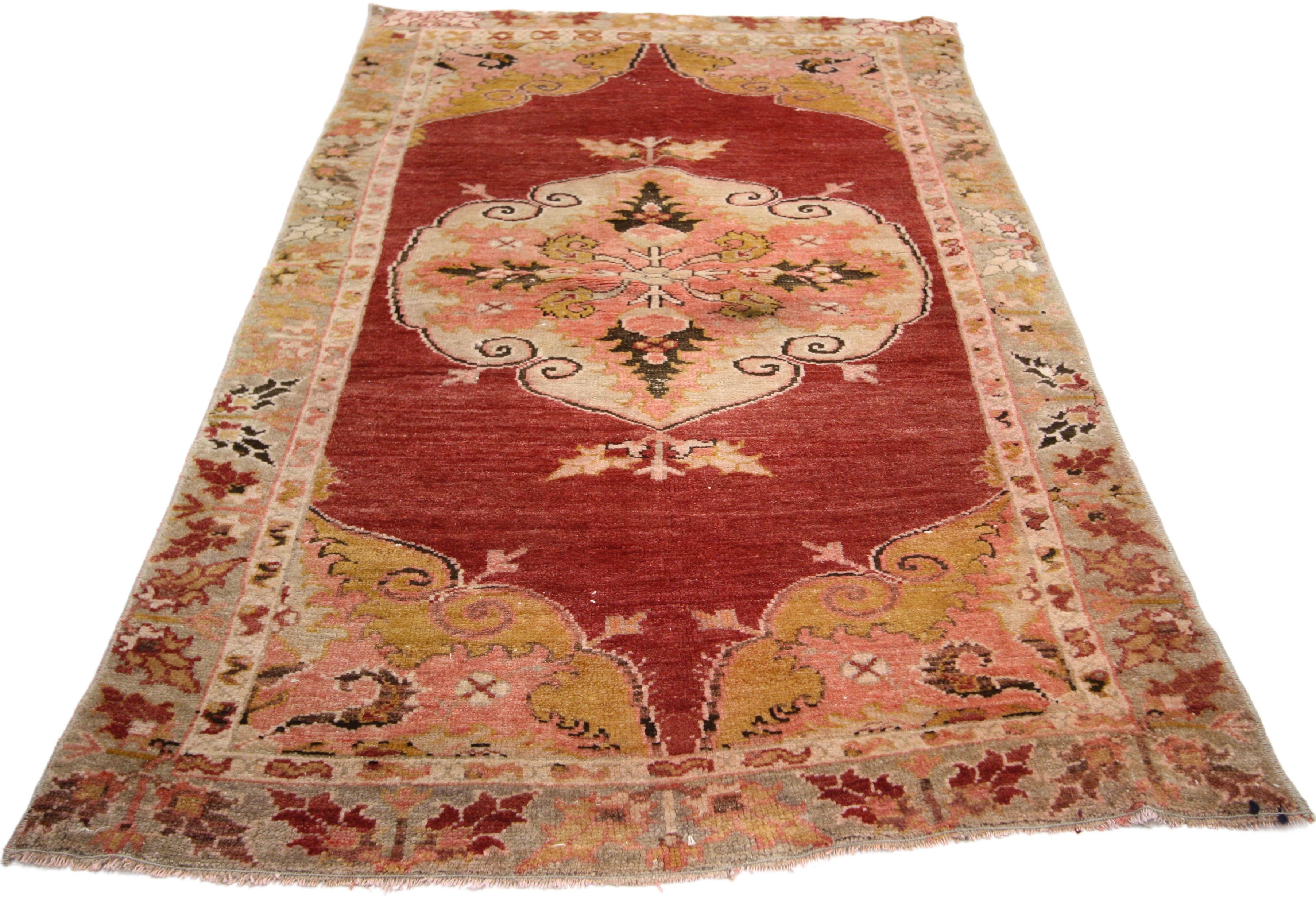 Tapis turc vintage d'Oushak pour la cuisine, la salle de bains, le foyer ou l'entrée en vente 1
