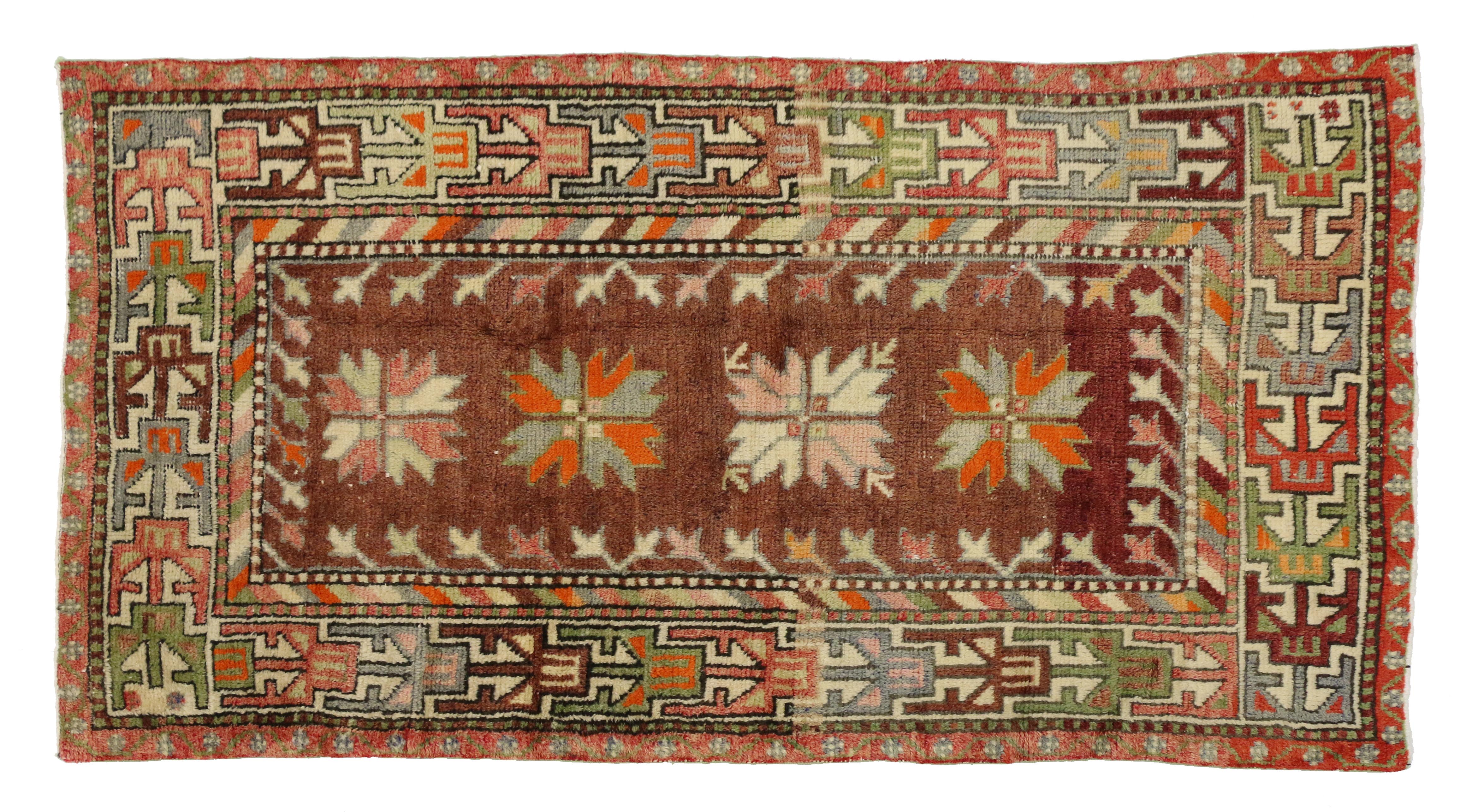 Vintage Turkish Oushak Rug for Kitchen, Bathroom, Foyer or Entry Rug In Good Condition For Sale In Dallas, TX