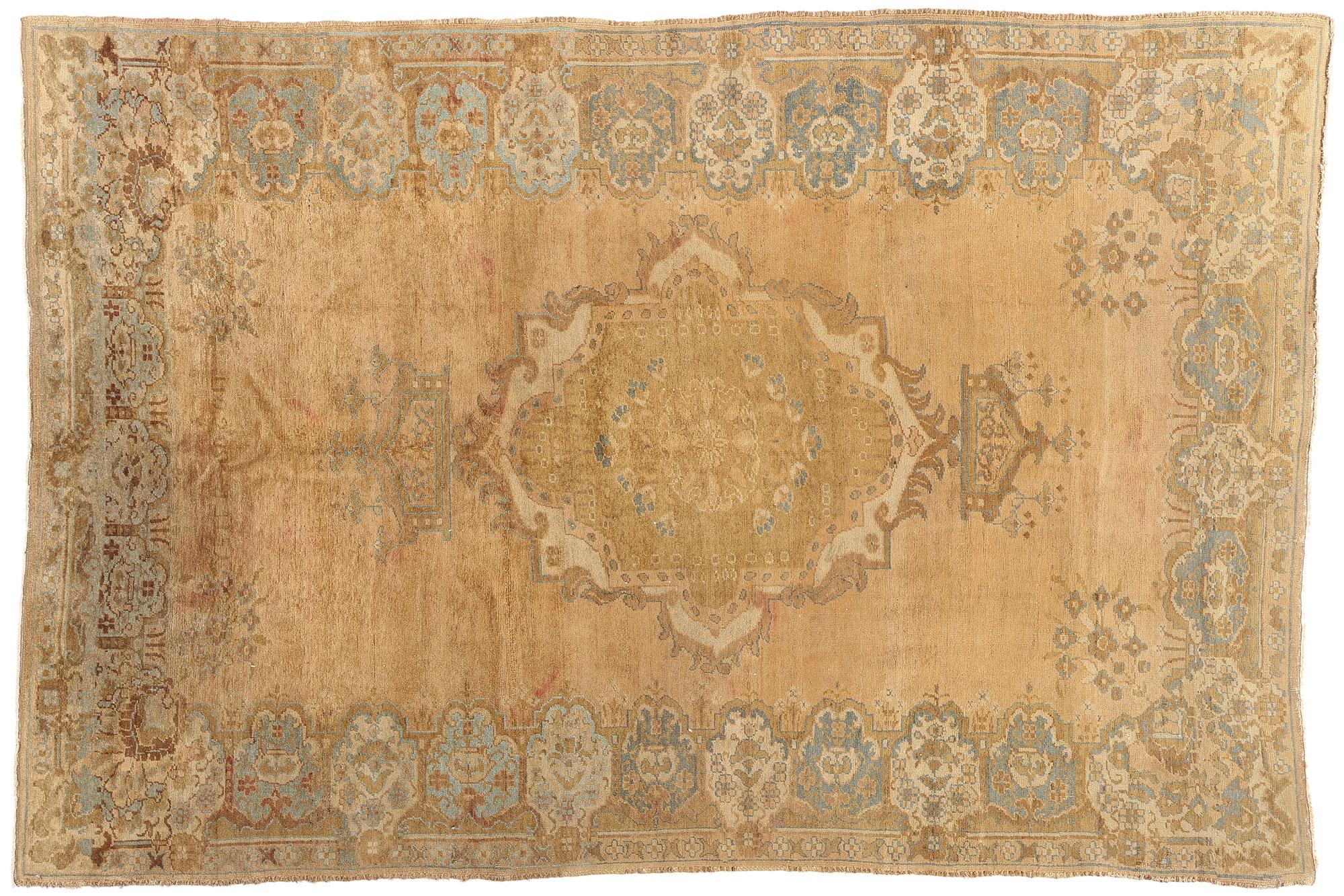 1960's Turkish Oushak Rug with Traditional Style For Sale 4