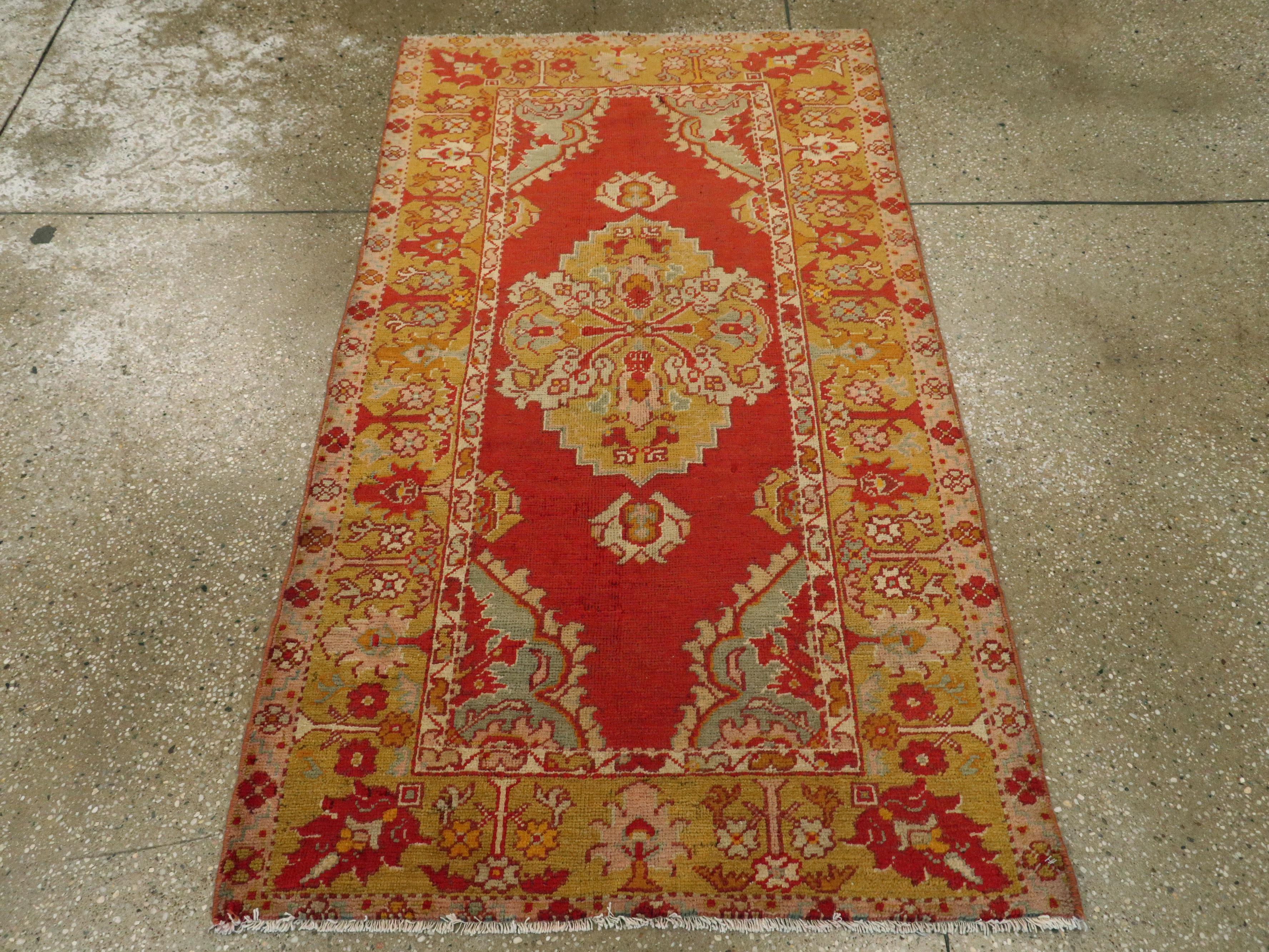 Vintage Turkish Oushak Rug In Good Condition For Sale In New York, NY