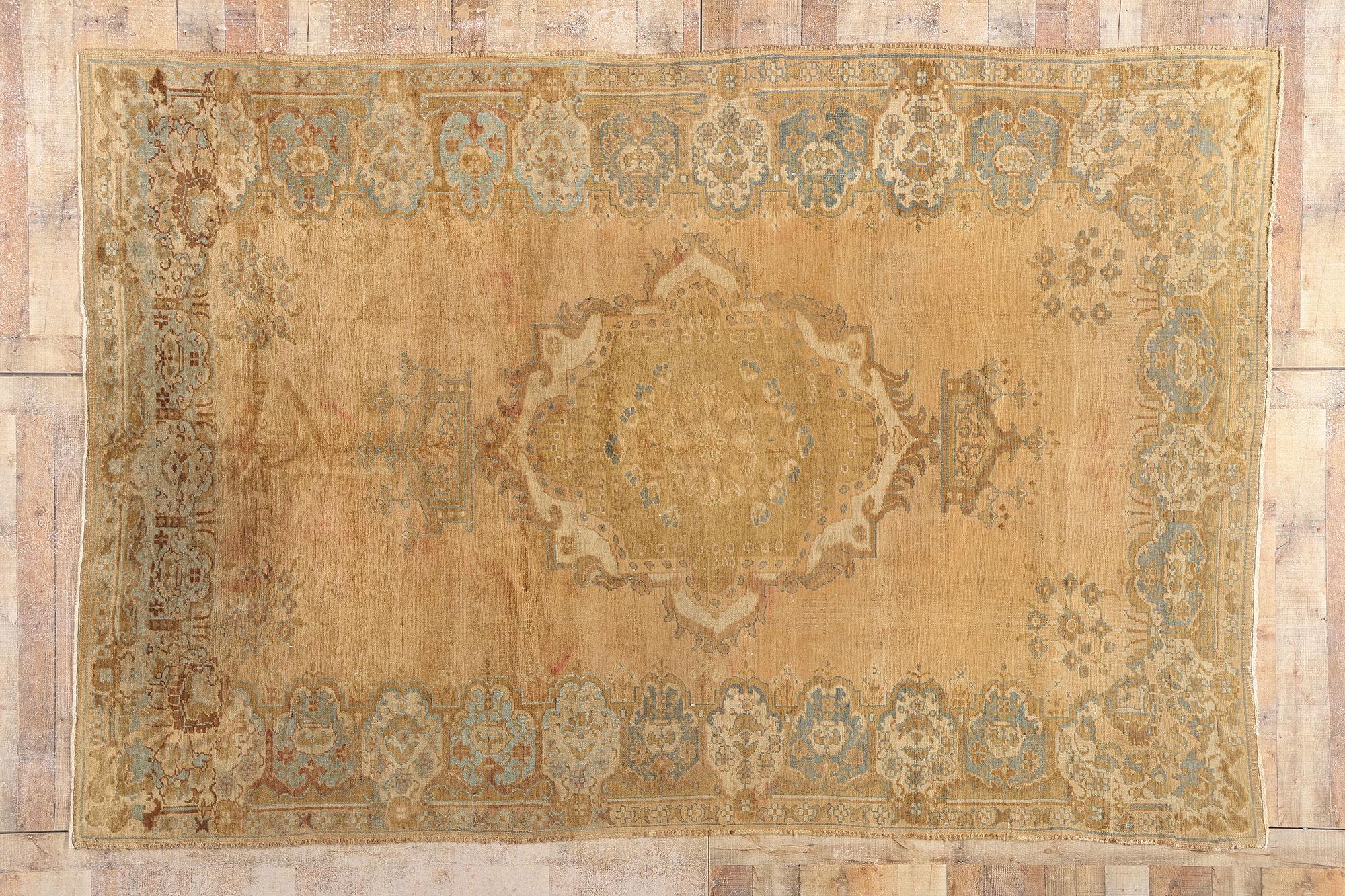 1960's Turkish Oushak Rug with Traditional Style For Sale 3