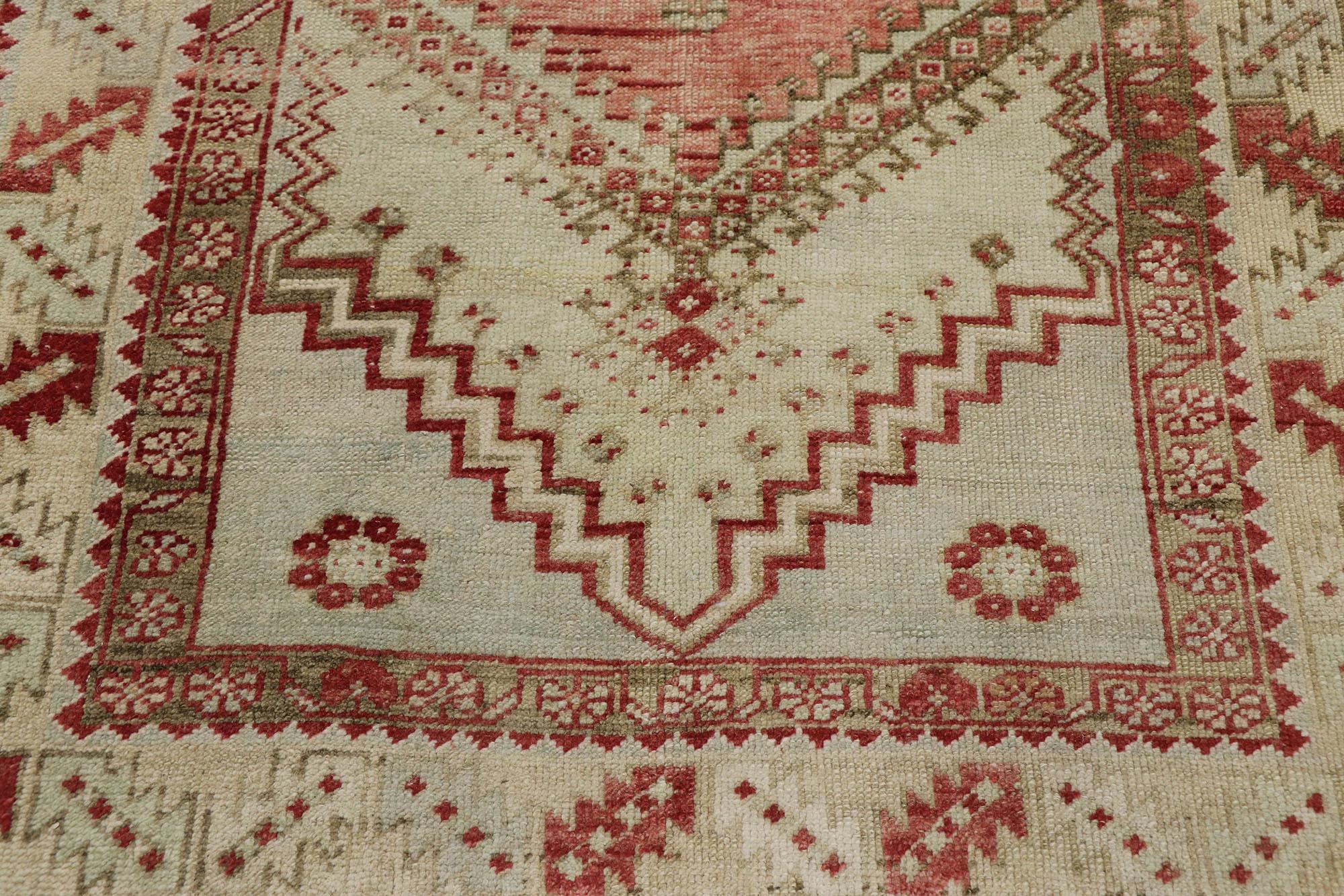 Vintage Turkish Oushak Rug In Good Condition For Sale In Dallas, TX