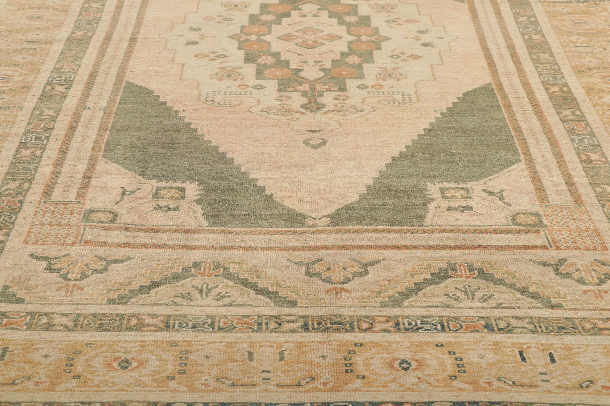 Vintage Turkish Oushak Rug, Sophisticated Elegance Meets Tranquil Sensibility In Good Condition For Sale In Dallas, TX