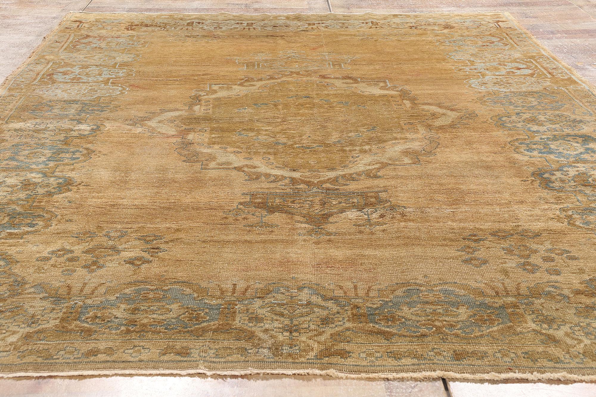 1960's Turkish Oushak Rug with Traditional Style For Sale 2