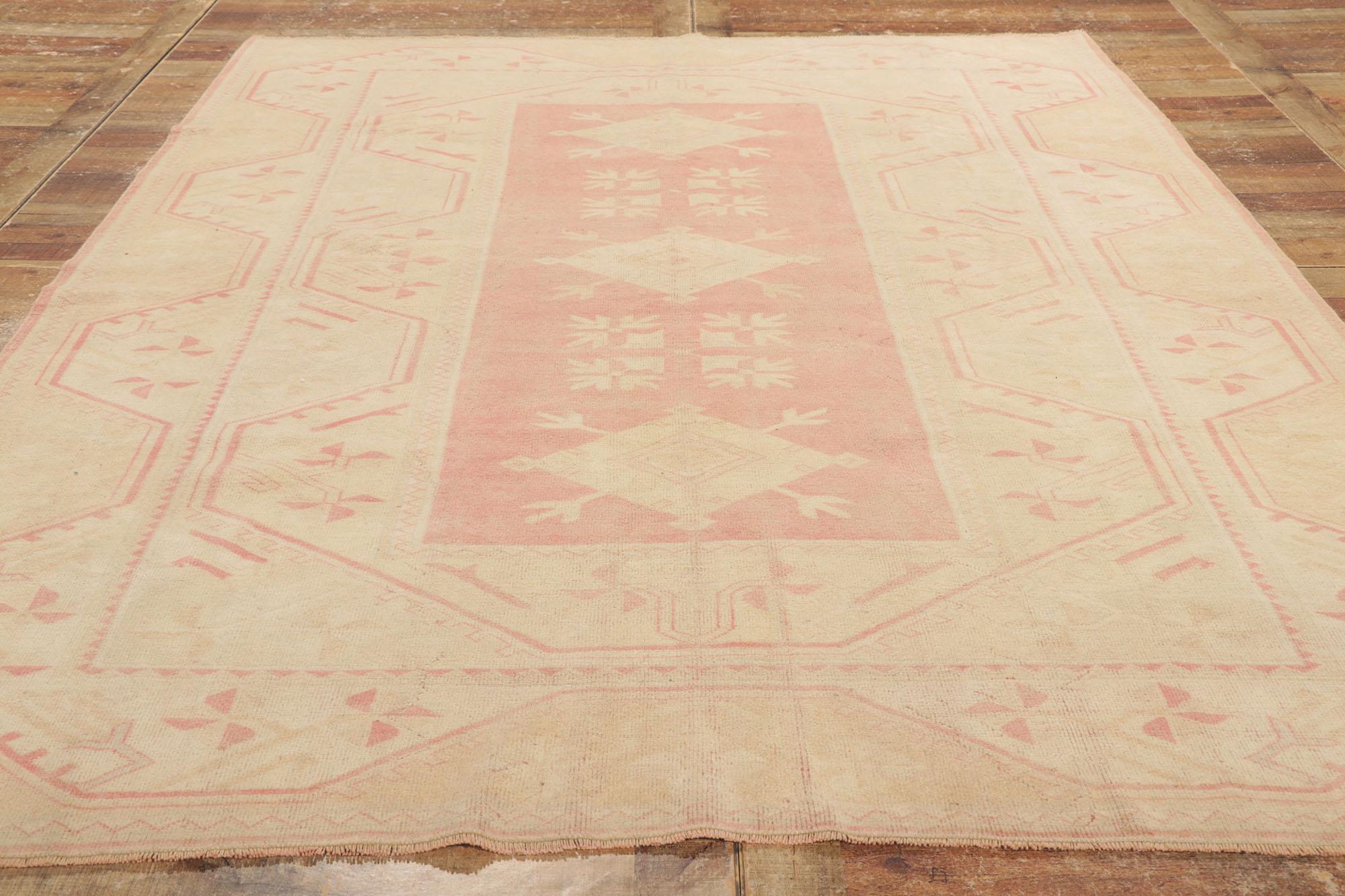 Vintage Turkish Oushak Rug, Traditional Sensibililty Meets Relaxed Refinement For Sale 1