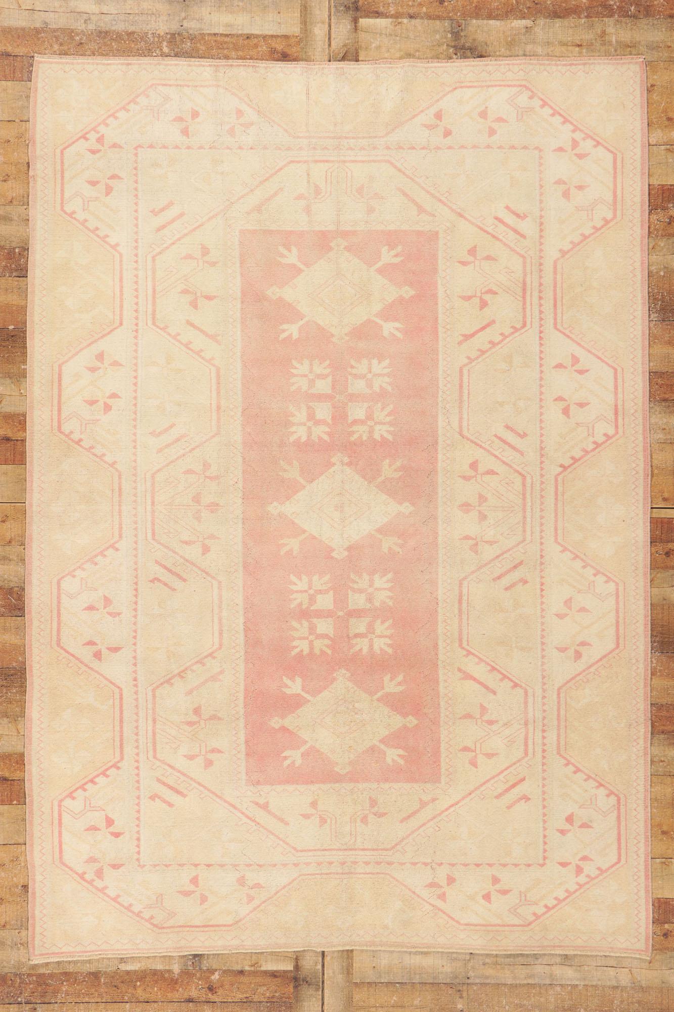 Vintage Turkish Oushak Rug, Traditional Sensibililty Meets Relaxed Refinement For Sale 2