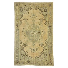 Tapis turc vintage Oushak aux couleurs subtiles et au style de ferme moderne suédois