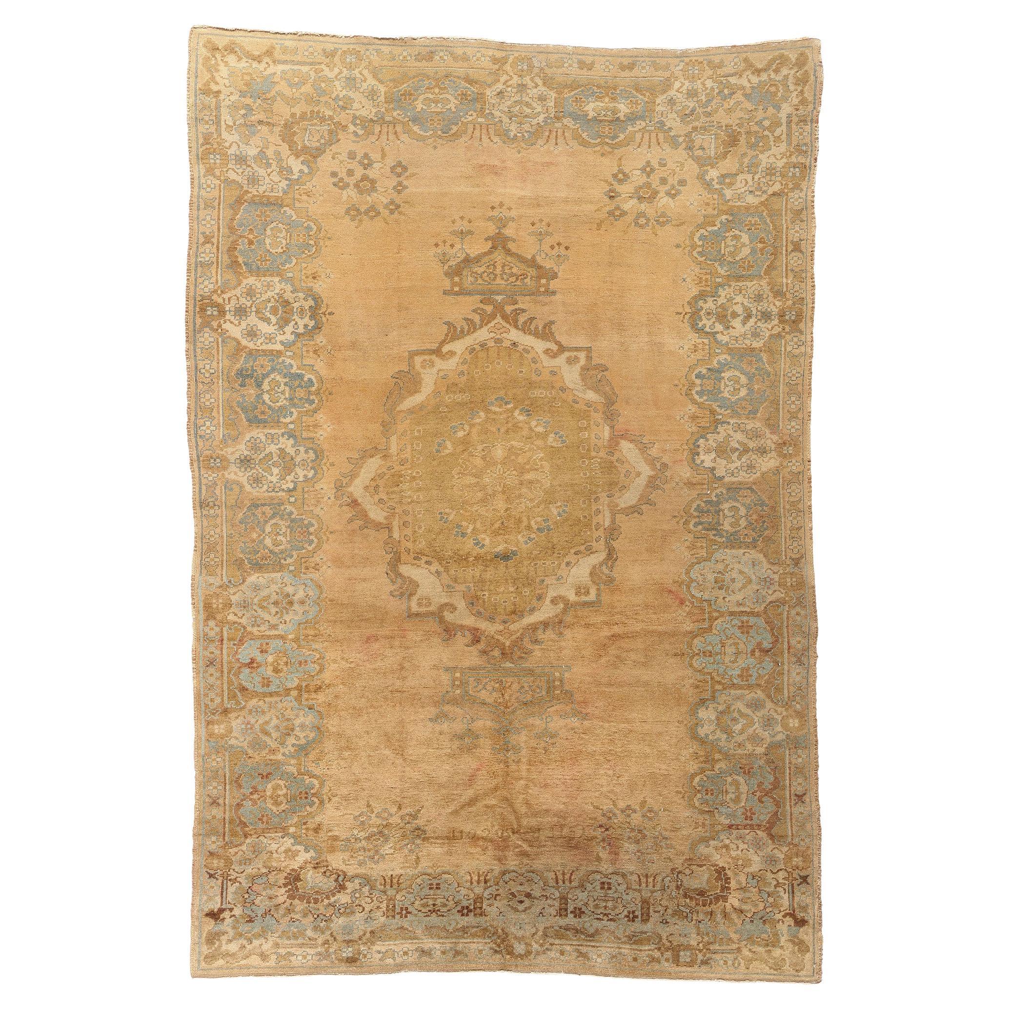 Tapis turc Oushak des années 1960 avec style traditionnel