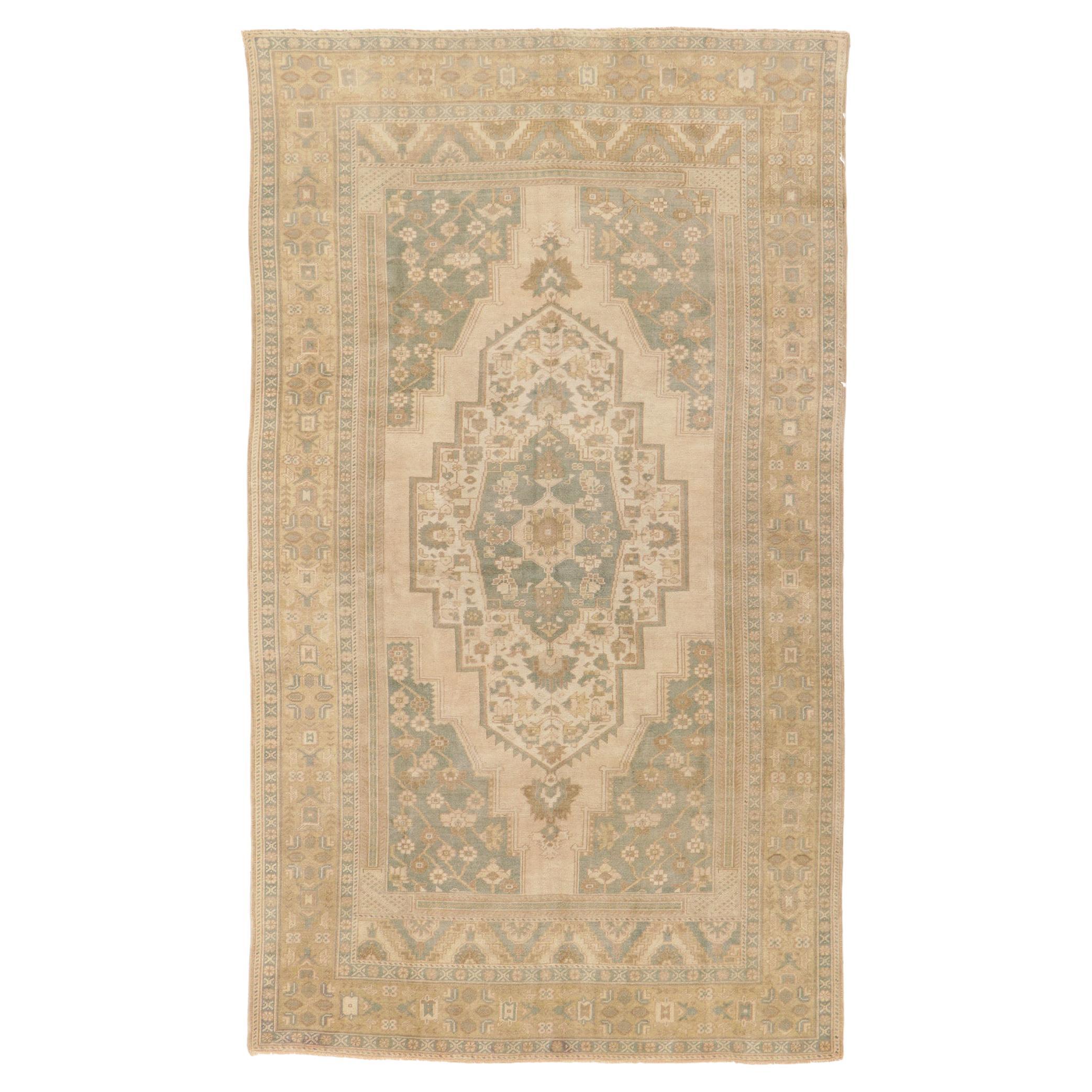 Tapis de Turquie Oushak vintage en vente