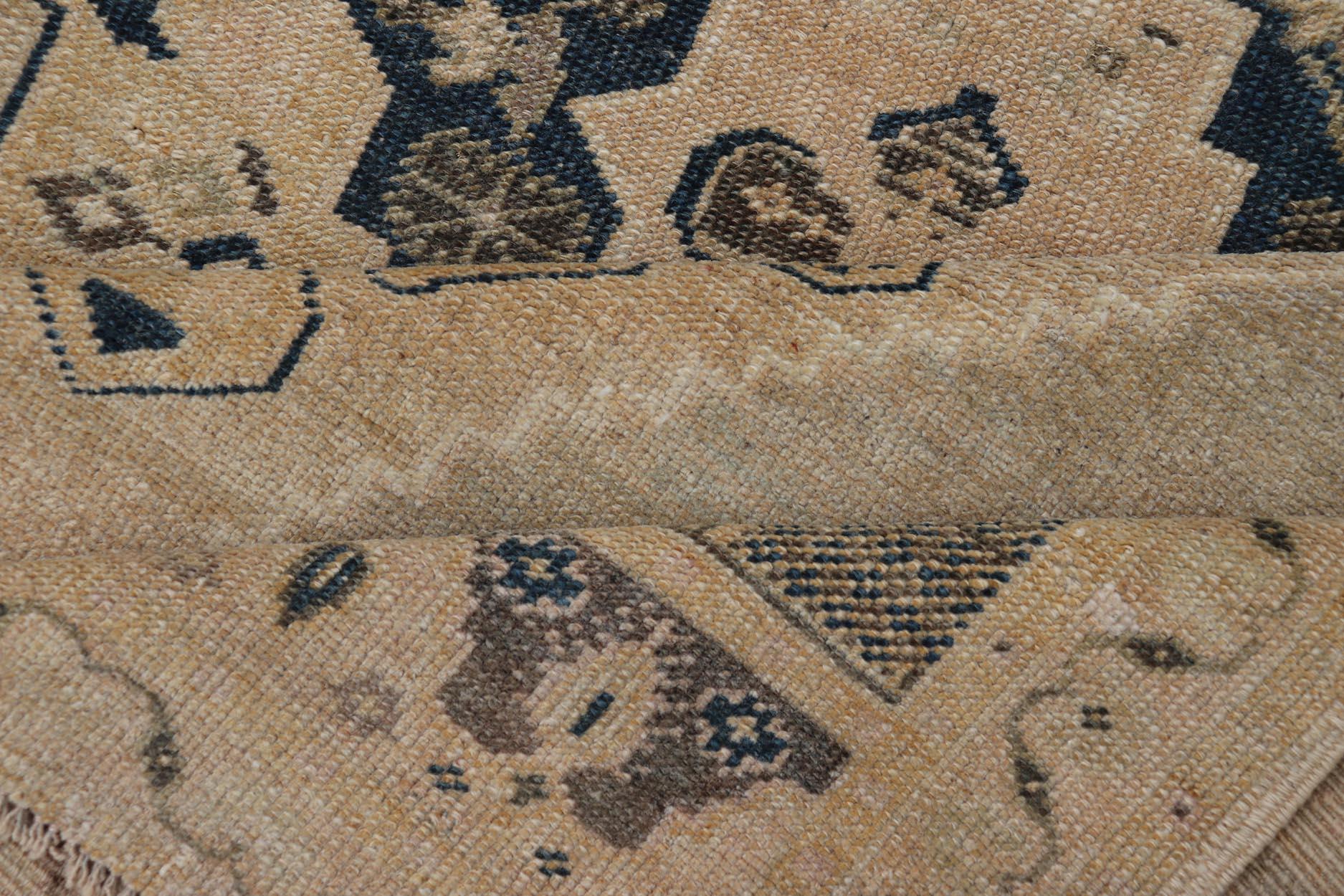 Türkischer Oushak-Teppich im Vintage-Stil in Beige und Marineblau mit geometrischem Medaillon 3'5 x 5'2 im Angebot 4