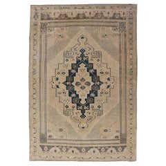 Tapis turc Oushak vintage beige et bleu marine médaillon géométrique 3'5 x 5'2