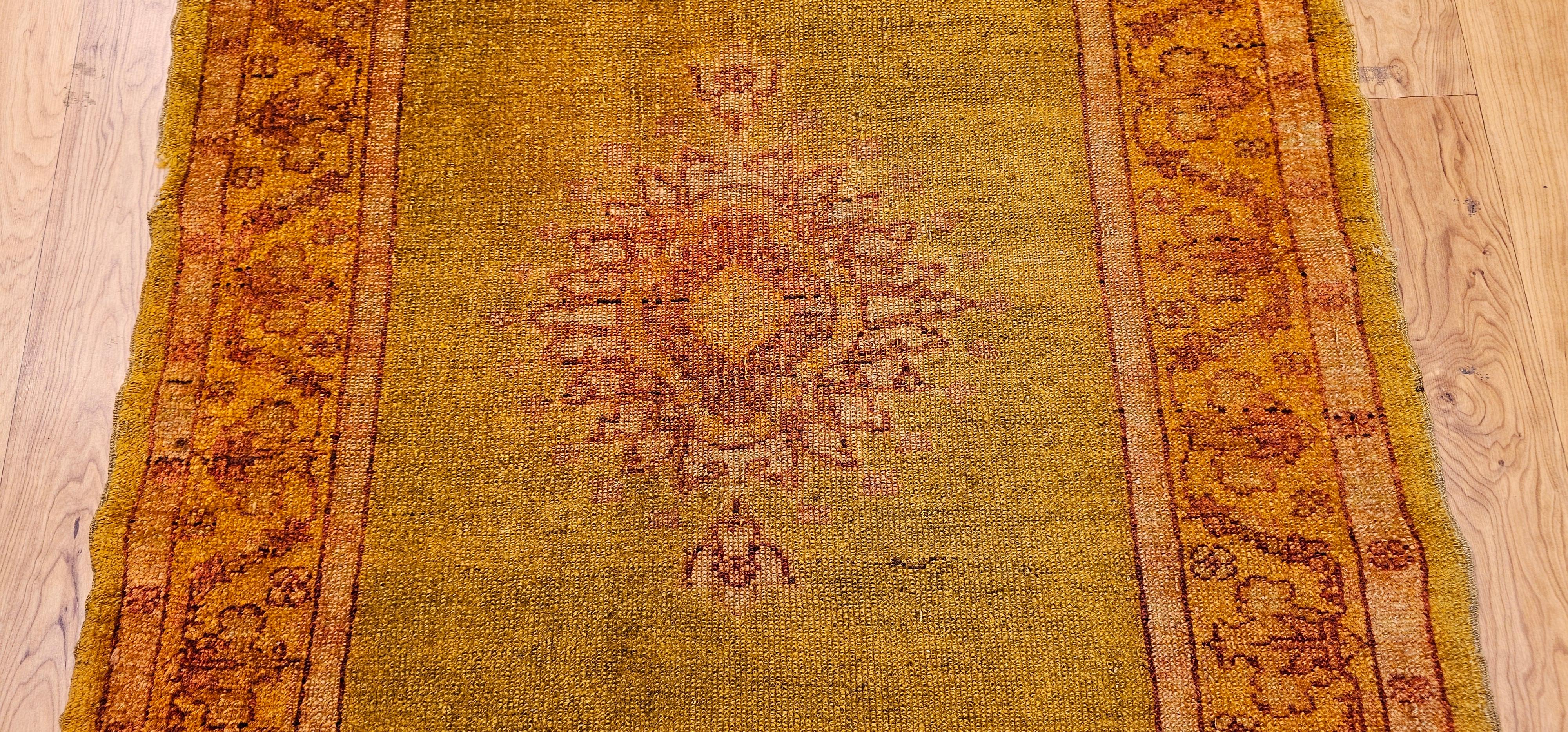 Tintura vegetale Tappeto turco vintage Oushak in Greene & Greene in vendita