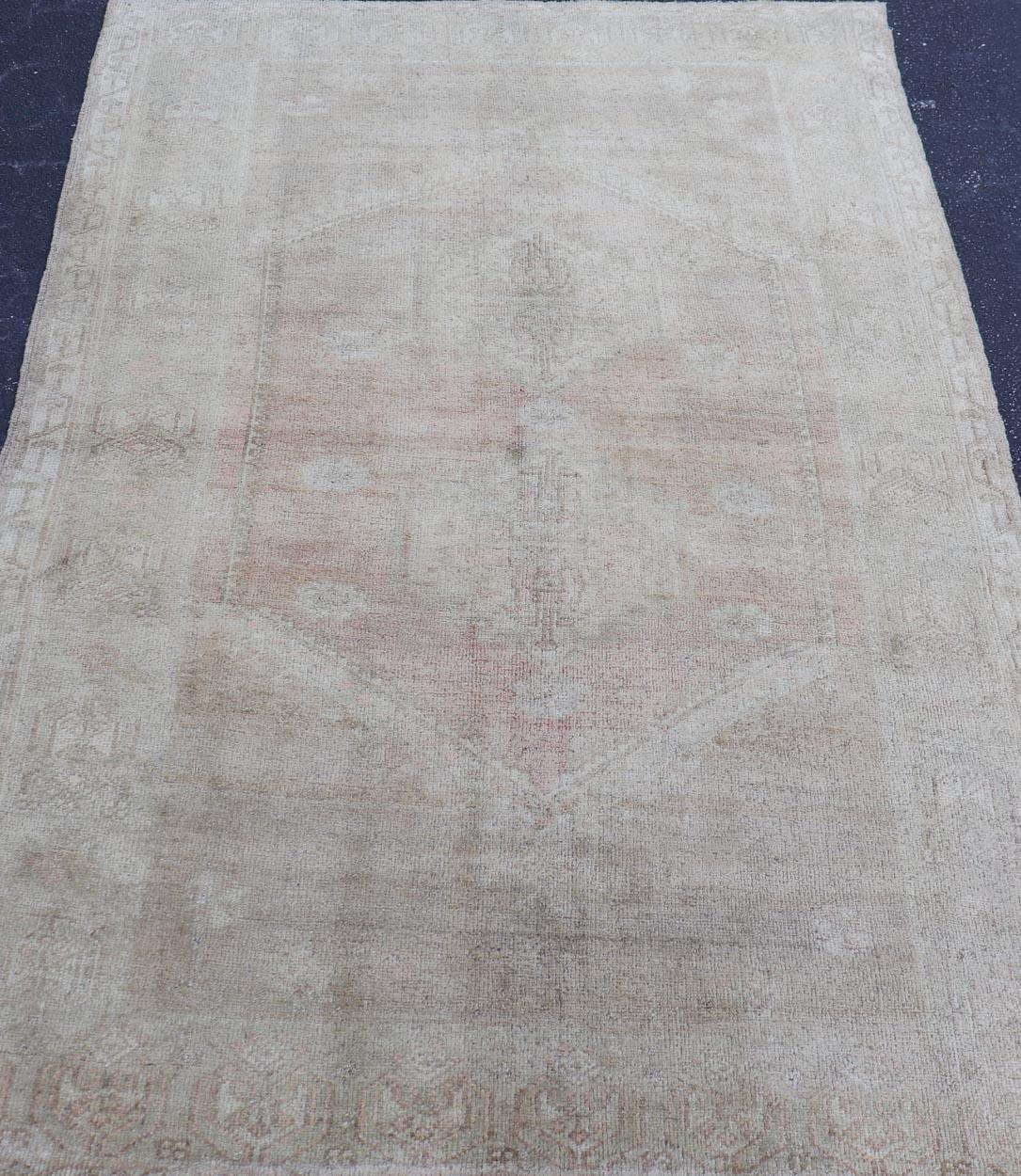 Vintage Turkish Oushak Rug in Gray and Pink  4'8 x 7'3 For Sale 3