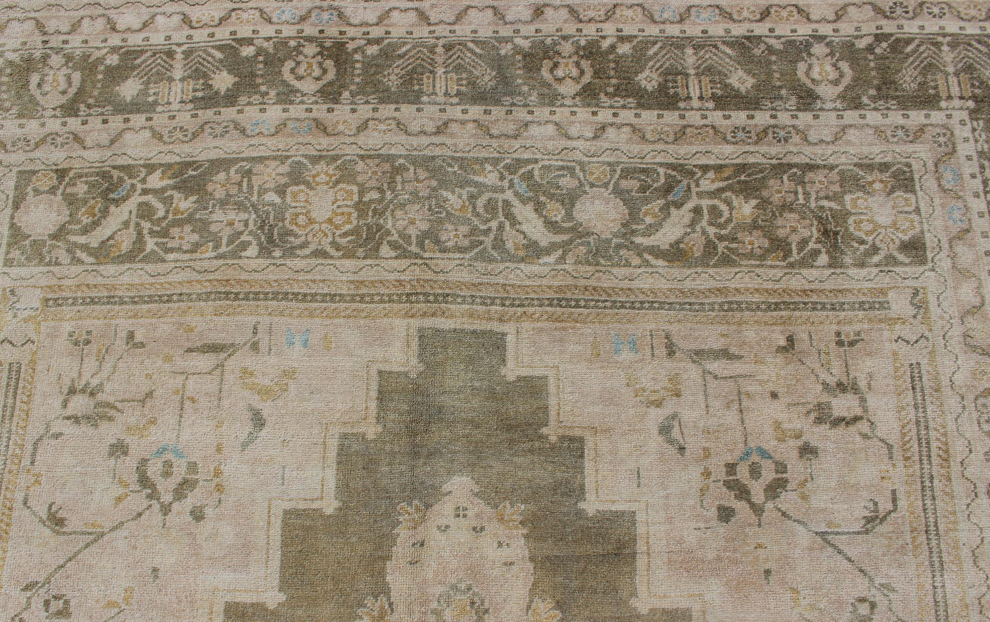 Medallion Vintage Turkish Oushak Rug in Olive Green, Army Green, Tan, Teal  In Good Condition For Sale In Atlanta, GA