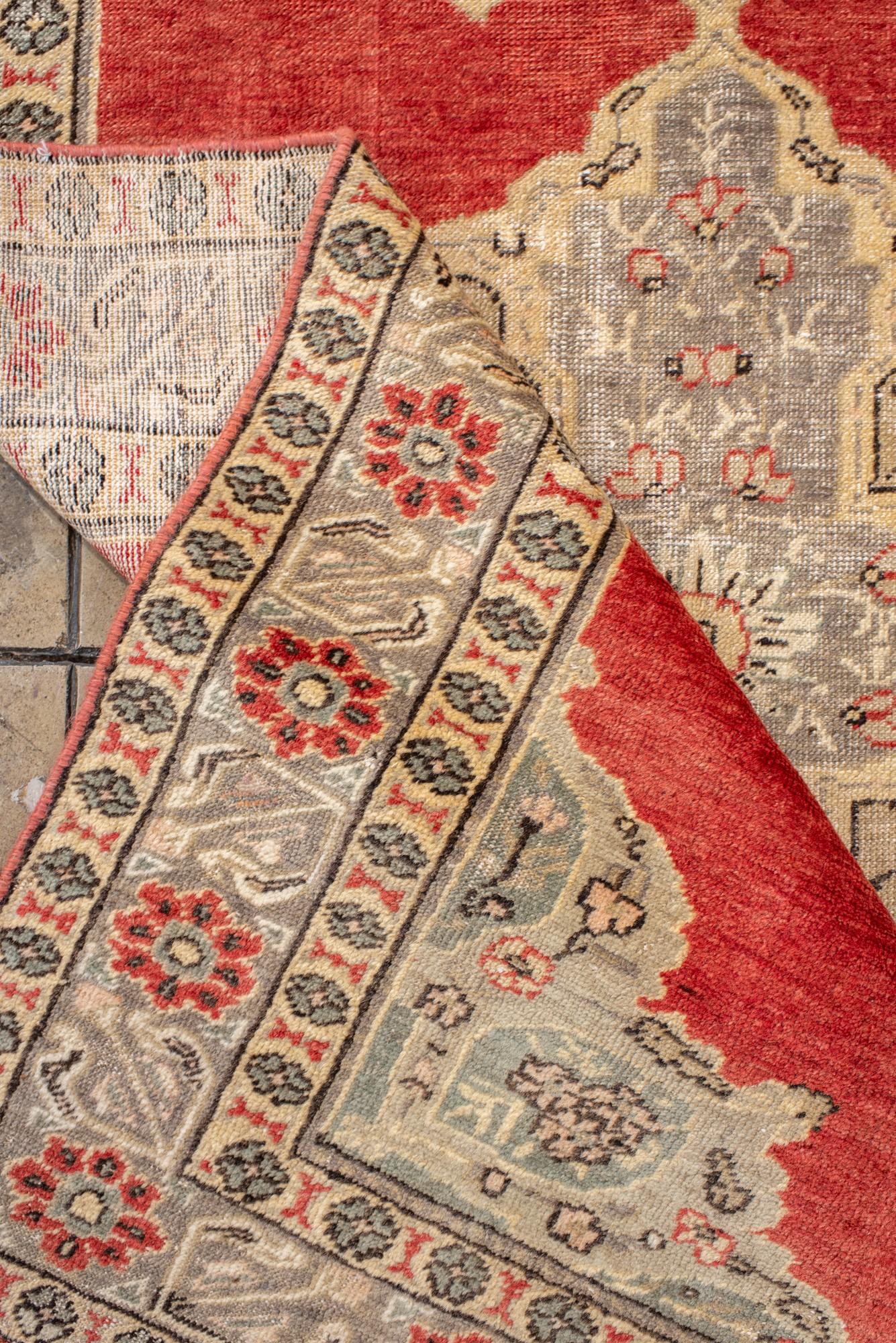 Tappeto Oushak turco d'epoca in rosso e celeste in vendita 1